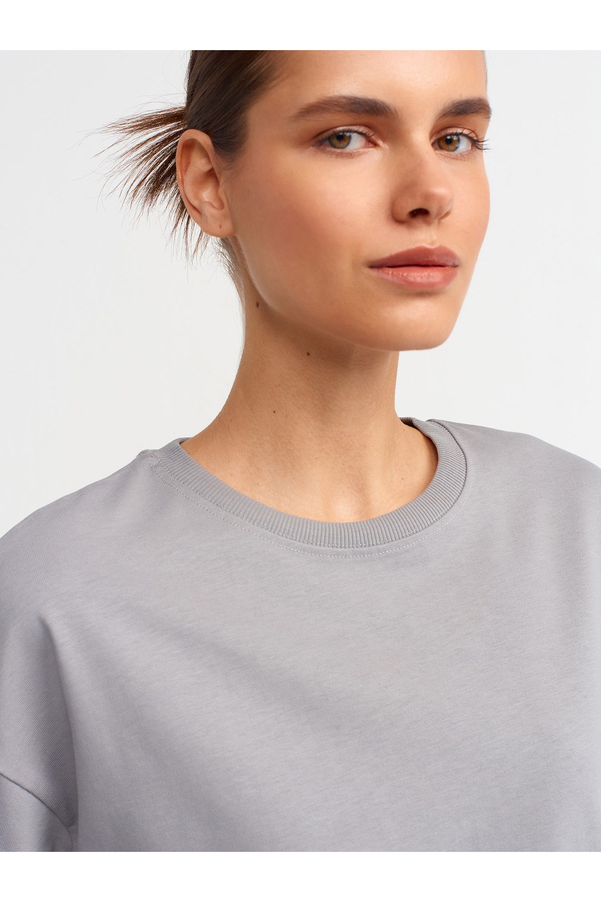 30310-pamuklu-oversize-t-shirt-gri-b-3d05.jpg