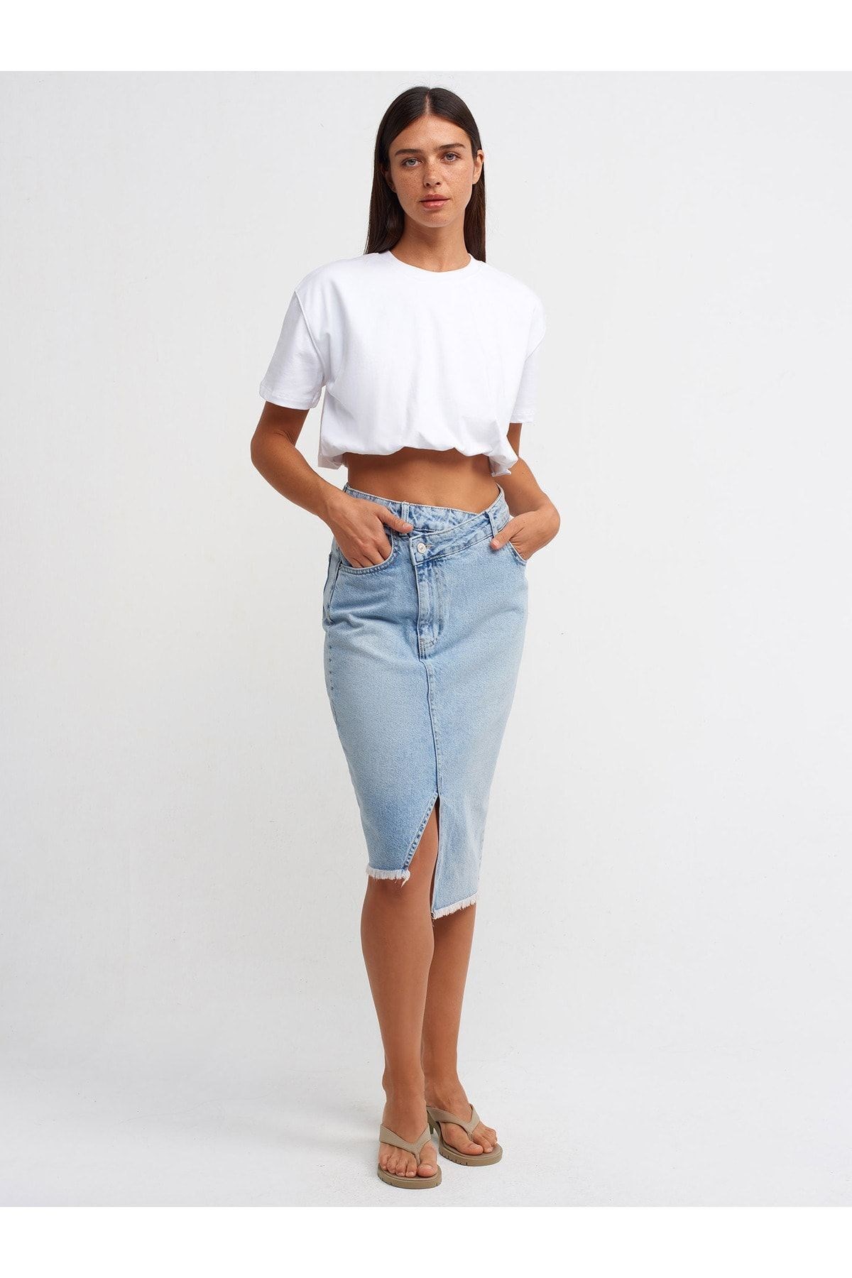 30402-lastik-detayli-tshirt-beyaz-bfd97f.jpg