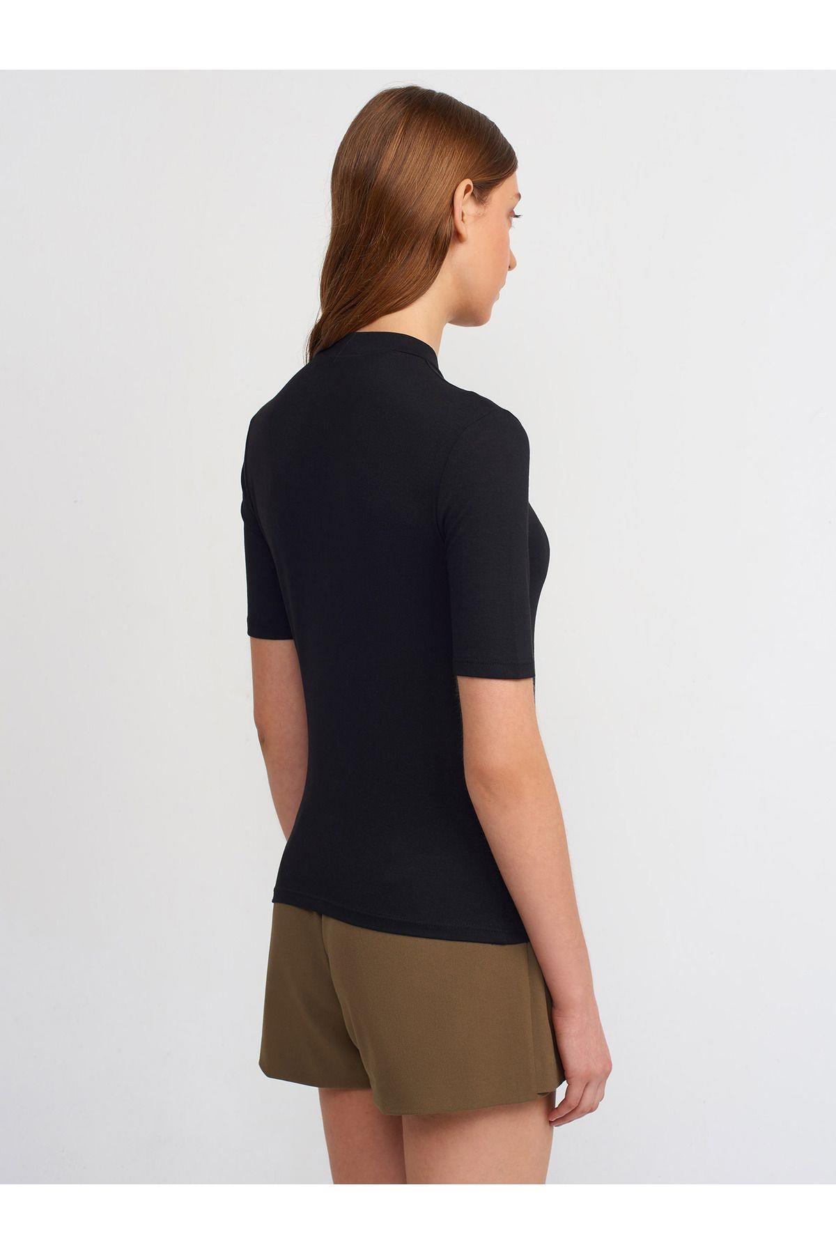 30481-yuksek-yakali-tshirt-siyah-ee-45c.jpg