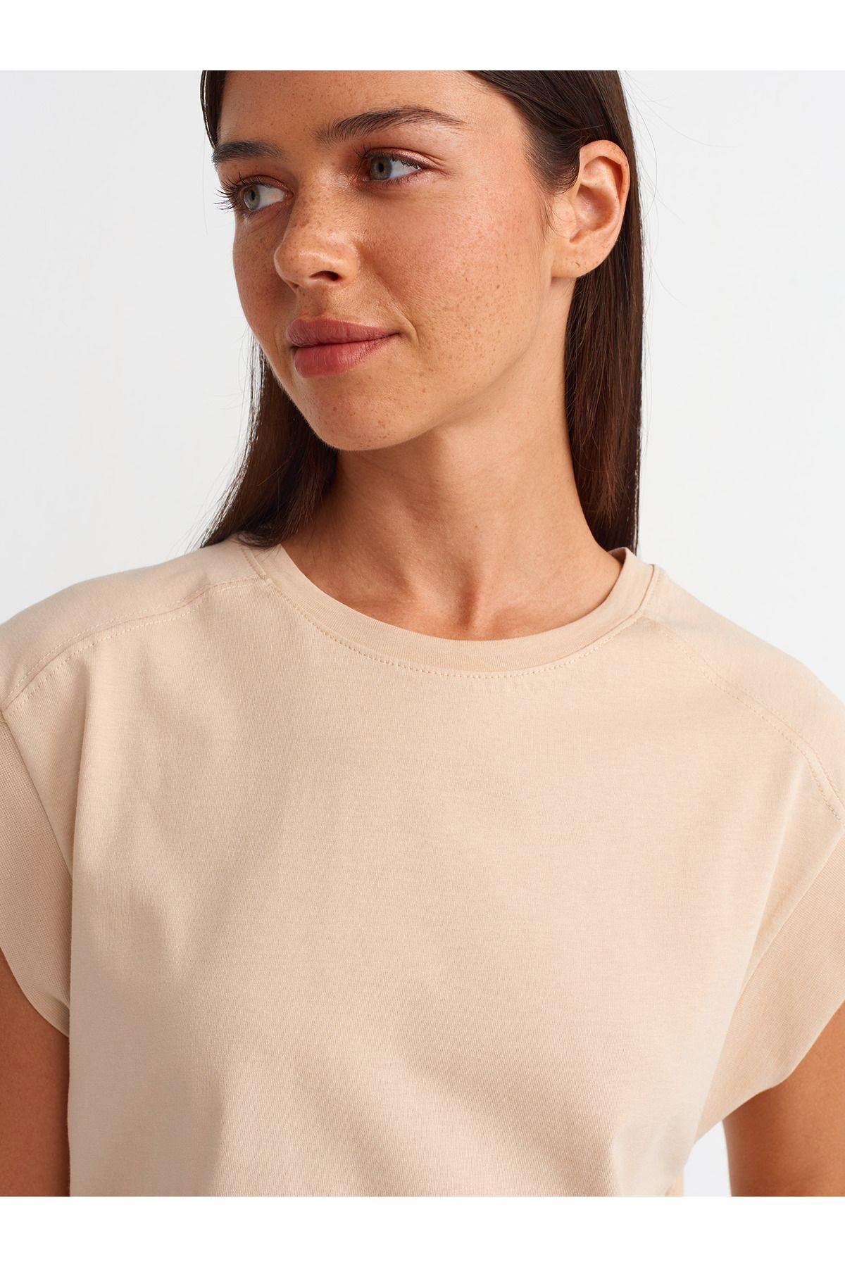 30724-pamuklu-t-shirt-acik-bej-2e1-bf.jpg