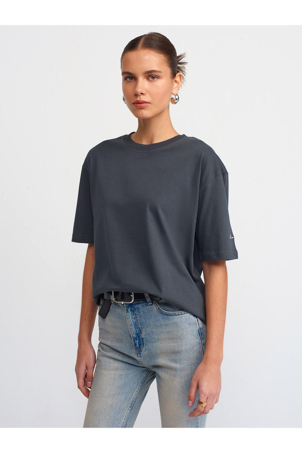 30735-tas-baski-detayli-t-shirt-antras-e65-b6.jpg
