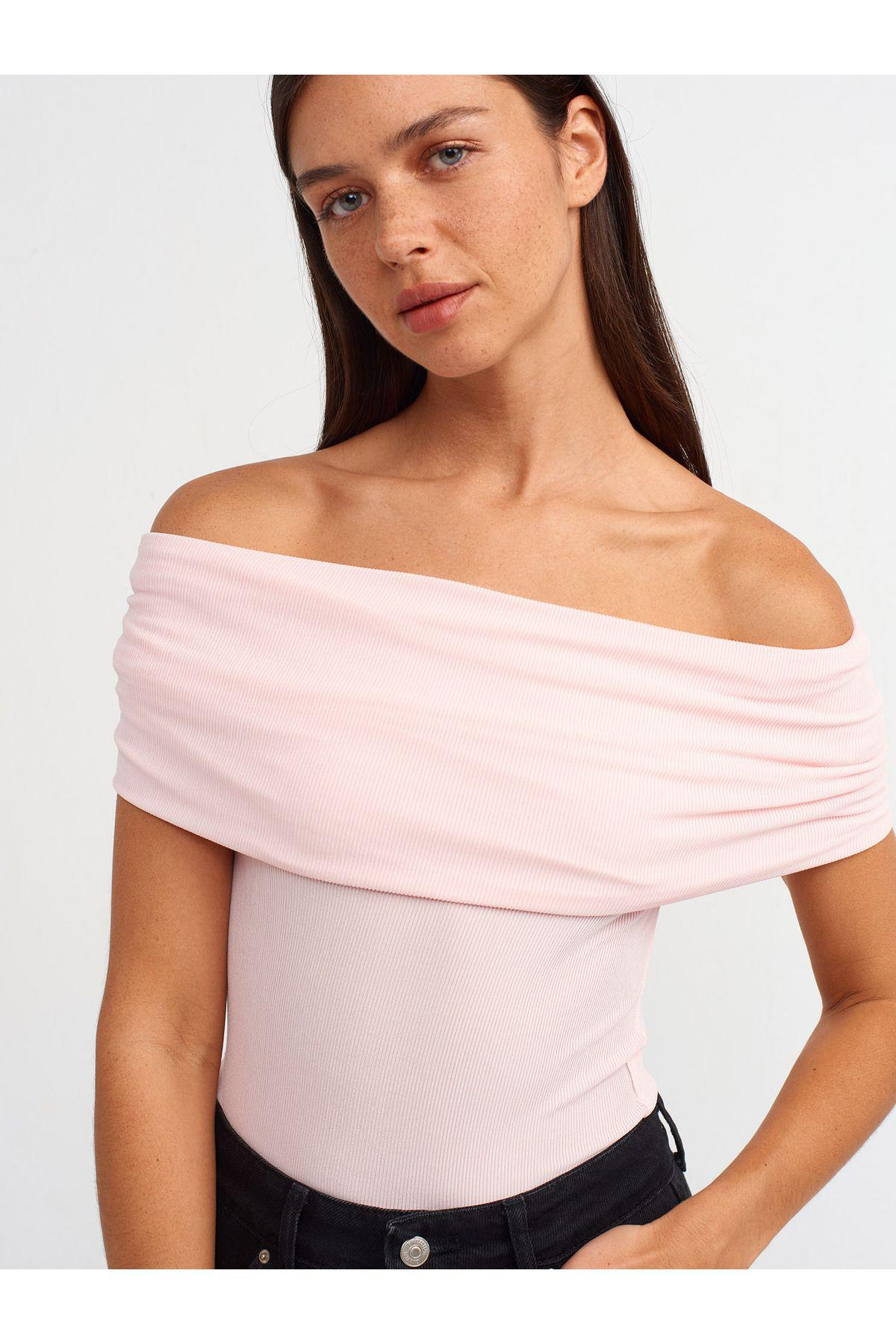 30851-omuzlari-dusuk-bluz-acik-pembe--ca8e-.jpg