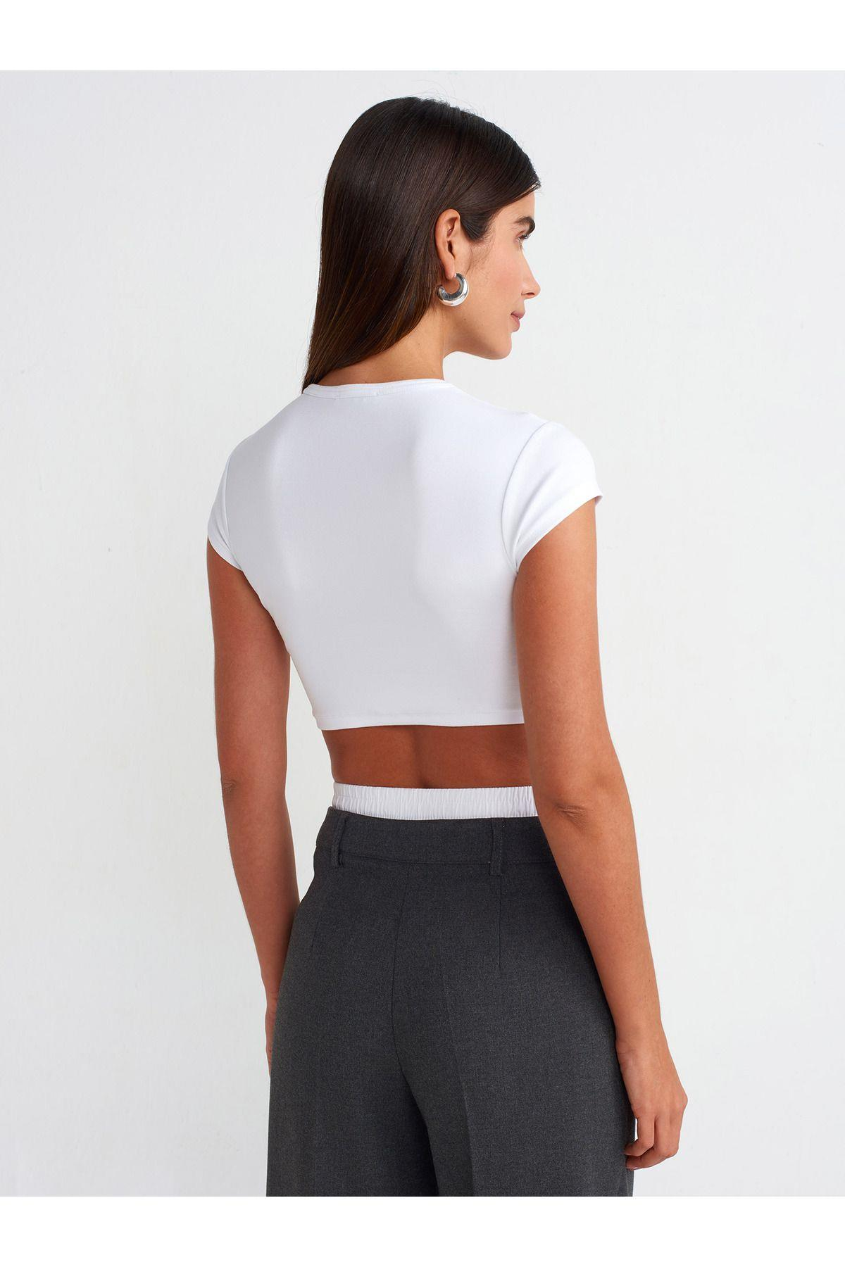 30936-vucuda-oturan-crop-top-beyaz-7e4852.jpg