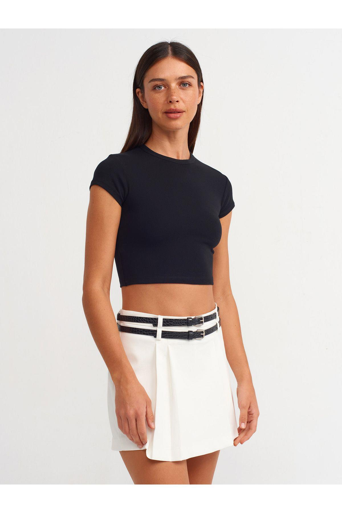 30936-vucuda-oturan-crop-top-siyah-7740d-.jpg