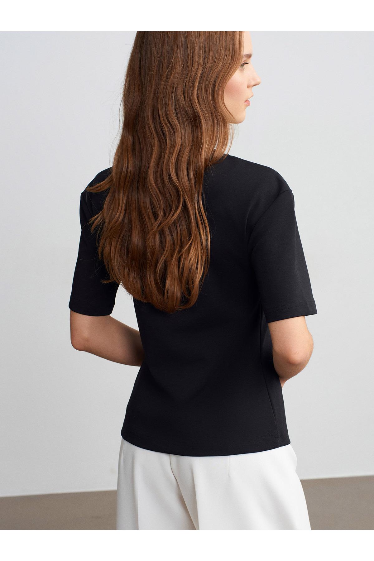 32445-aksesuar-detayli-basic-t-shirt-s-5fca77.jpg