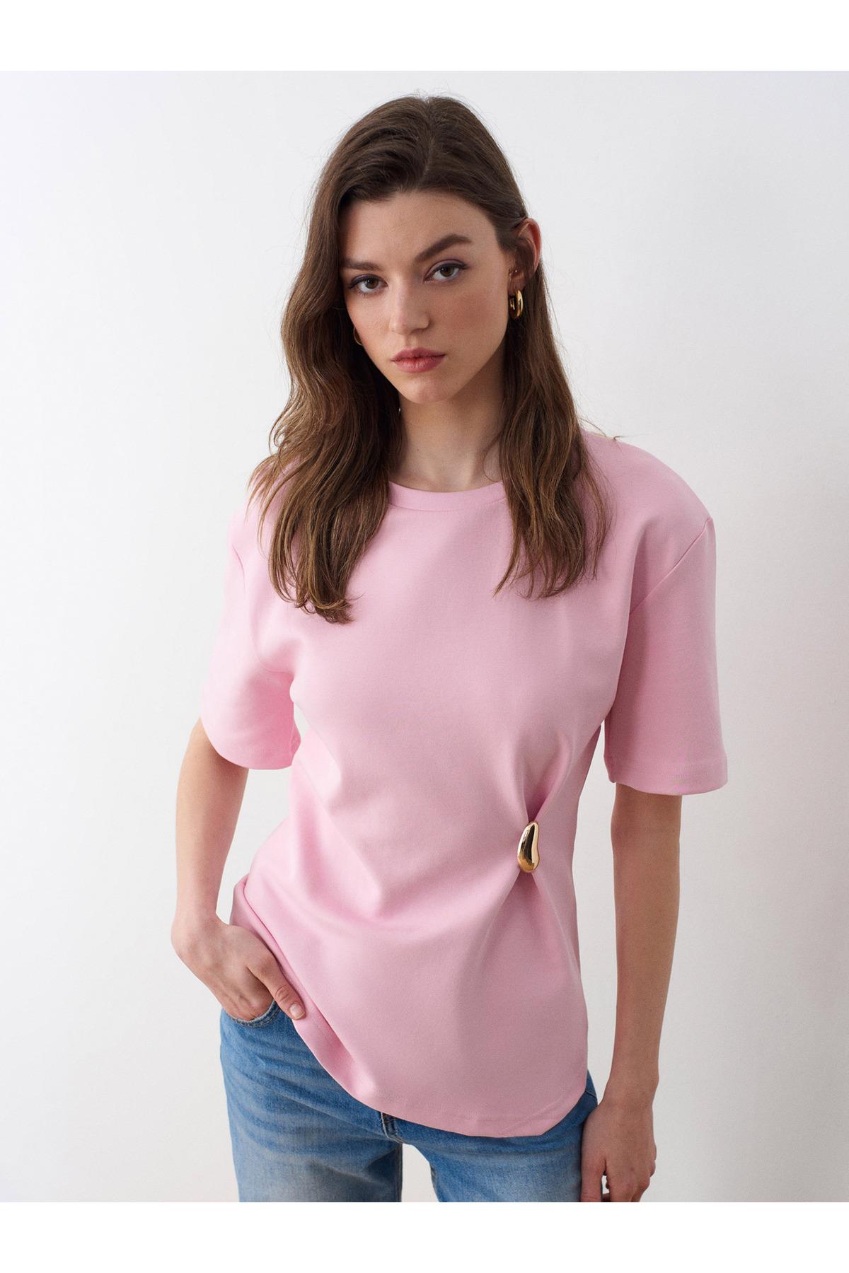 32445-aksesuar-detayli-basic-t-shirt-t-404-55.jpg
