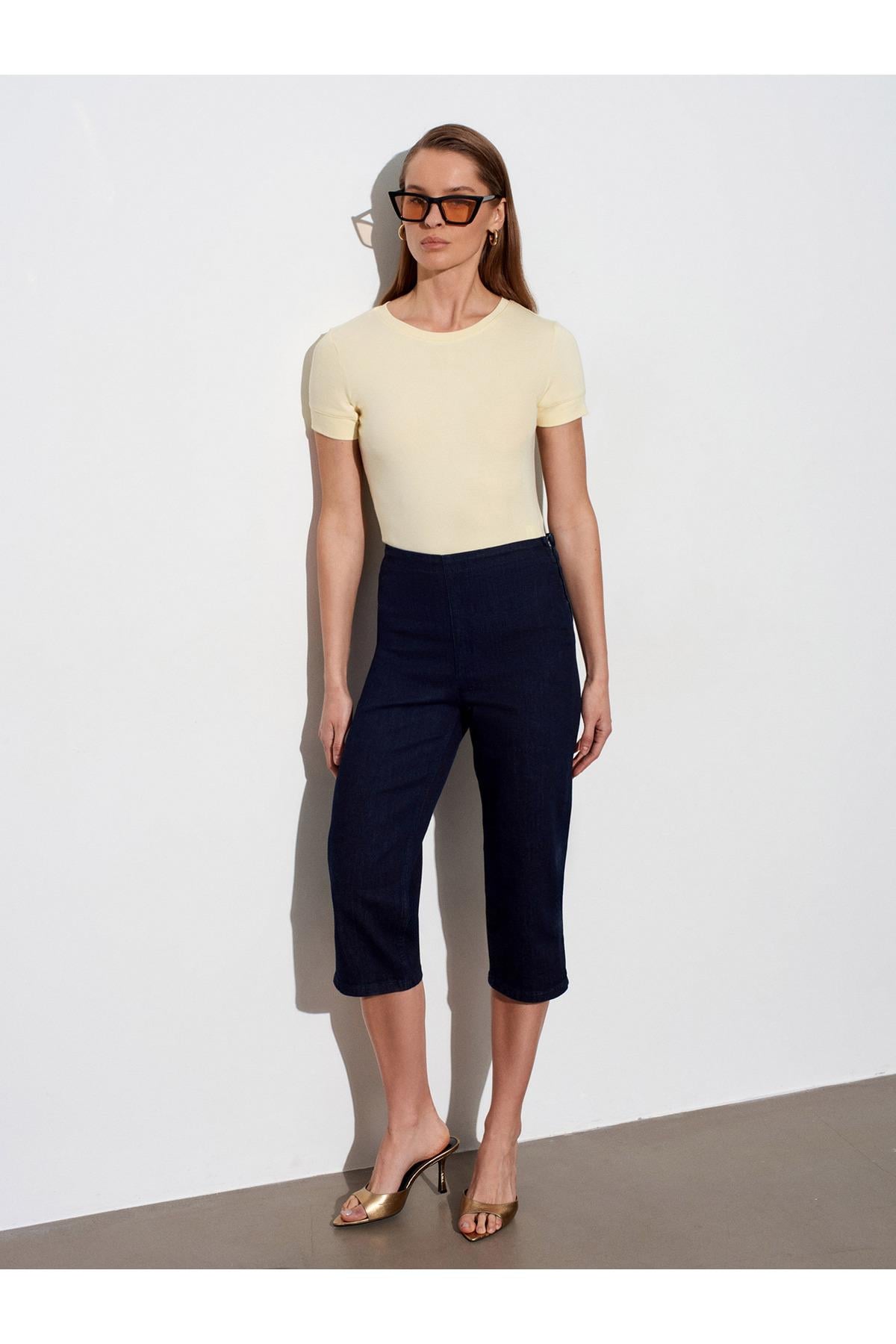 32637-bisiklet-yaka-t-shirt-acik-sari-a1c34c.jpg