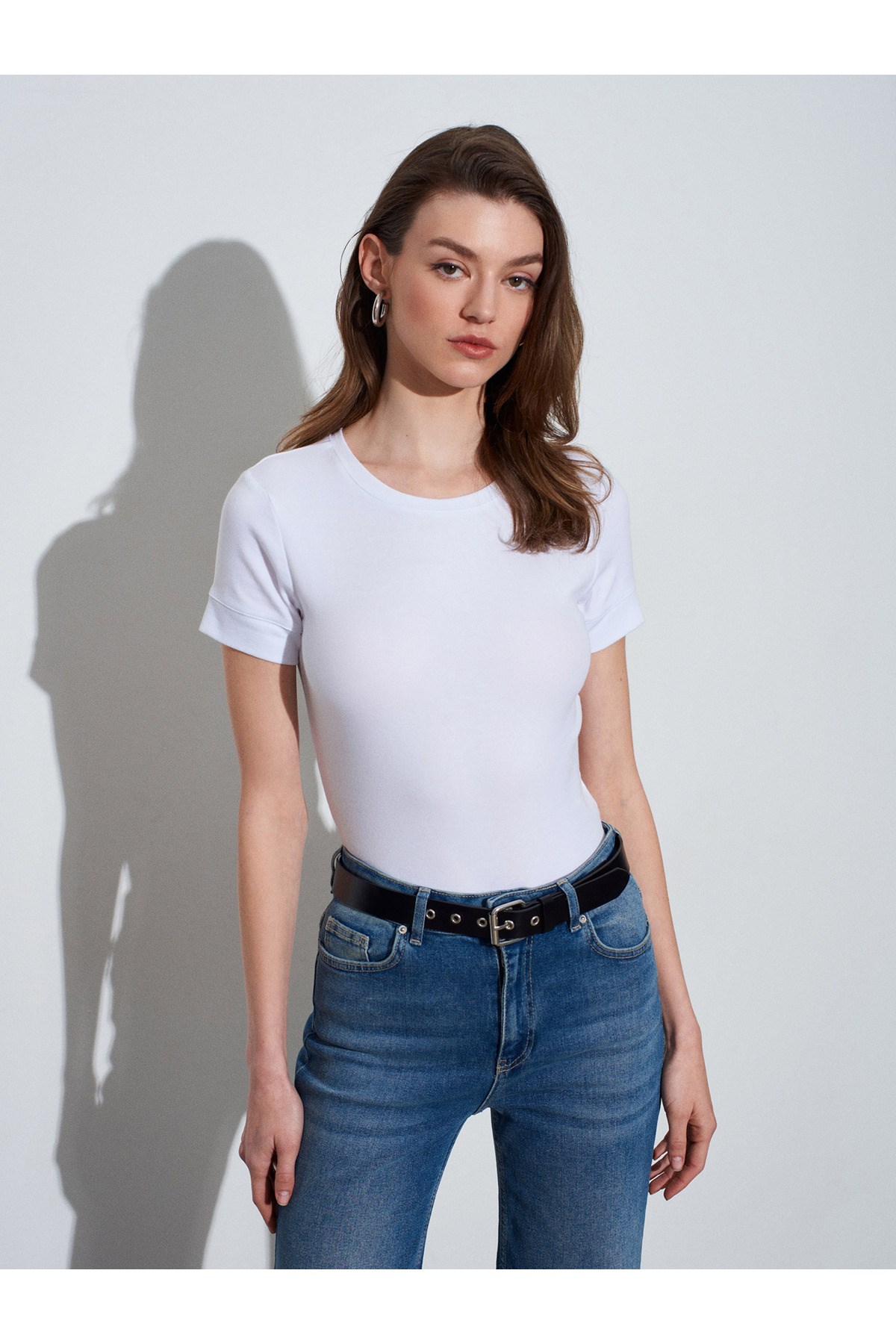 32637-bisiklet-yaka-t-shirt-beyaz-d-e411.jpg