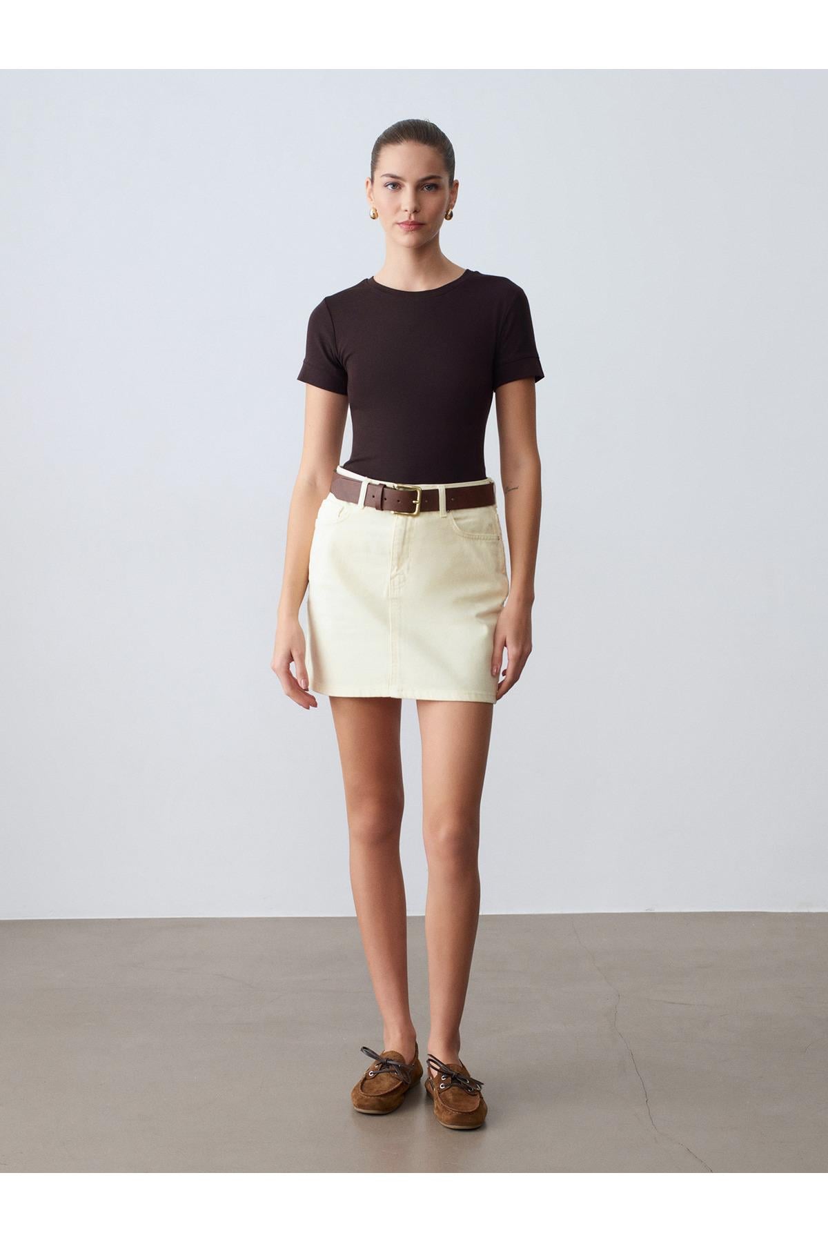 32637-bisiklet-yaka-t-shirt-koyu-kahve-437e-4.jpg