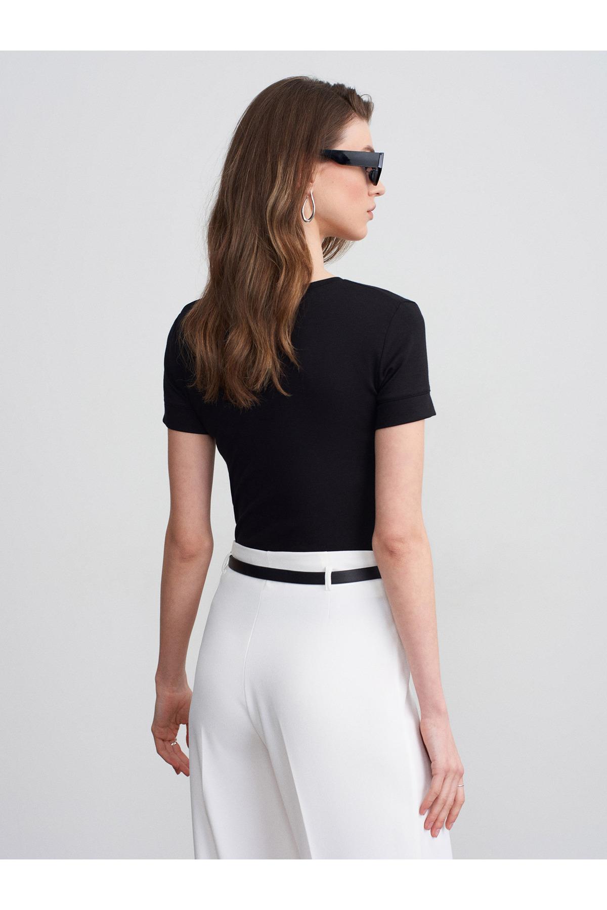 32637-bisiklet-yaka-t-shirt-siyah-3-a959.jpg