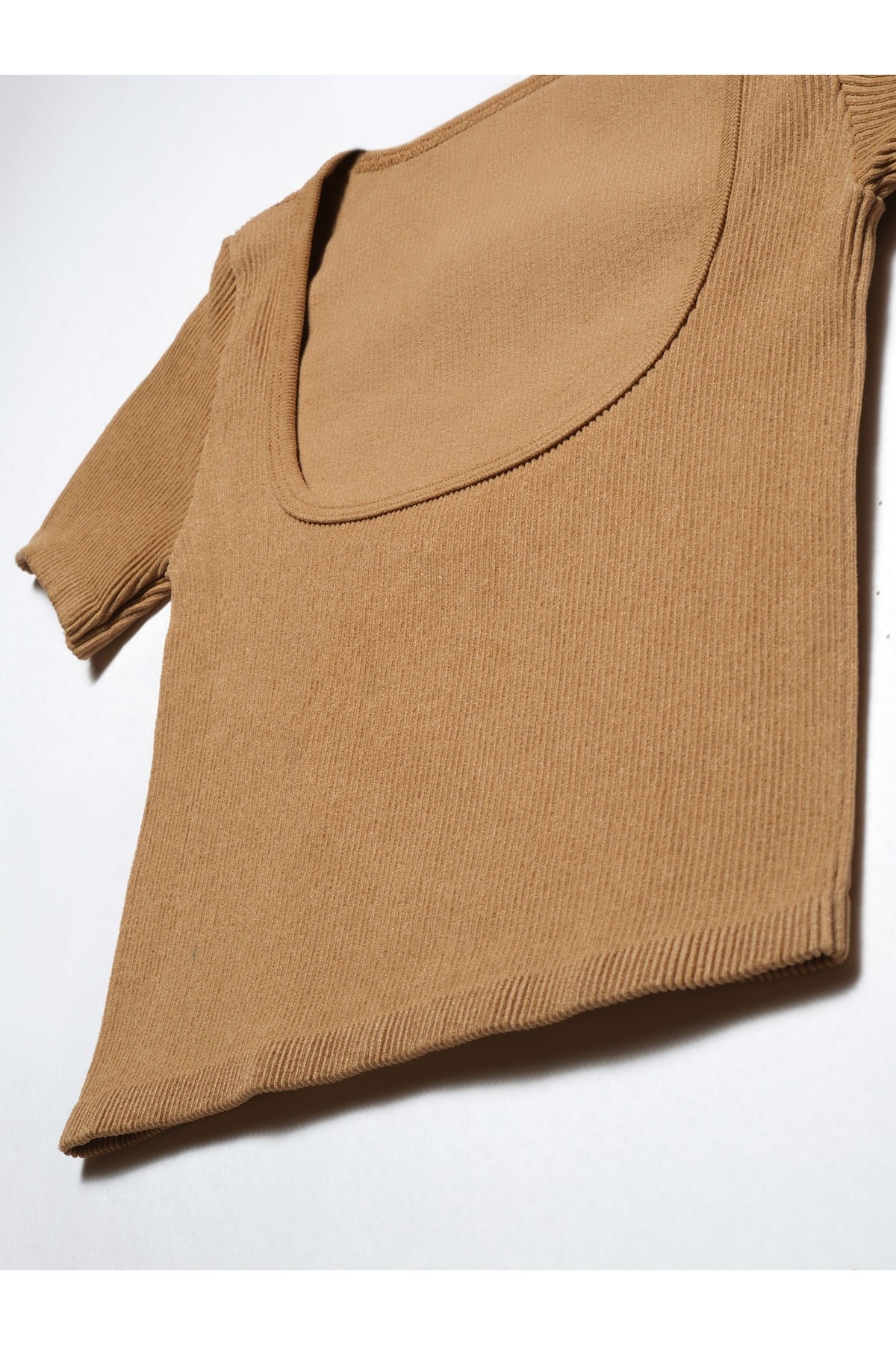 3666-u-yaka-kisa-kol-crop-top-camel-d643de.jpg