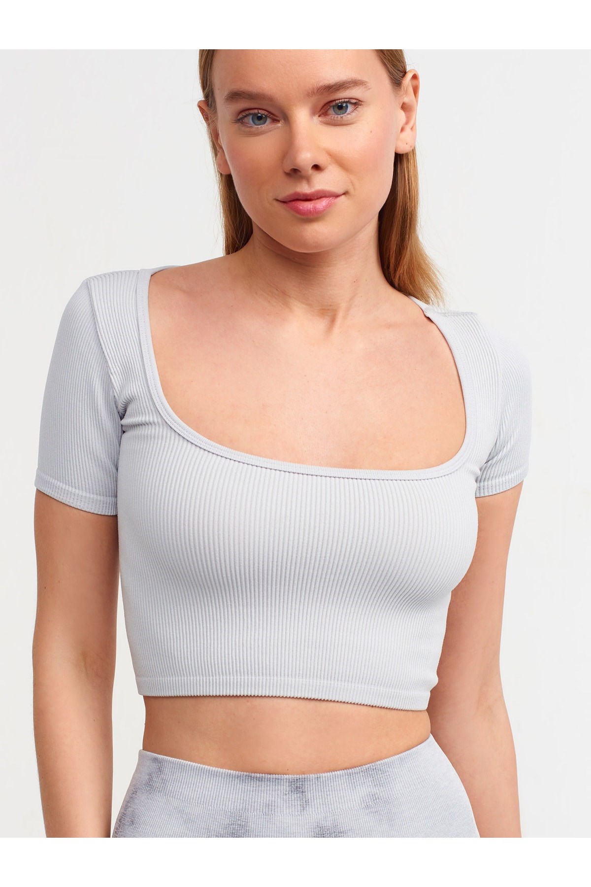 3666-u-yaka-kisa-kol-crop-top-gri-9b0-44.jpg