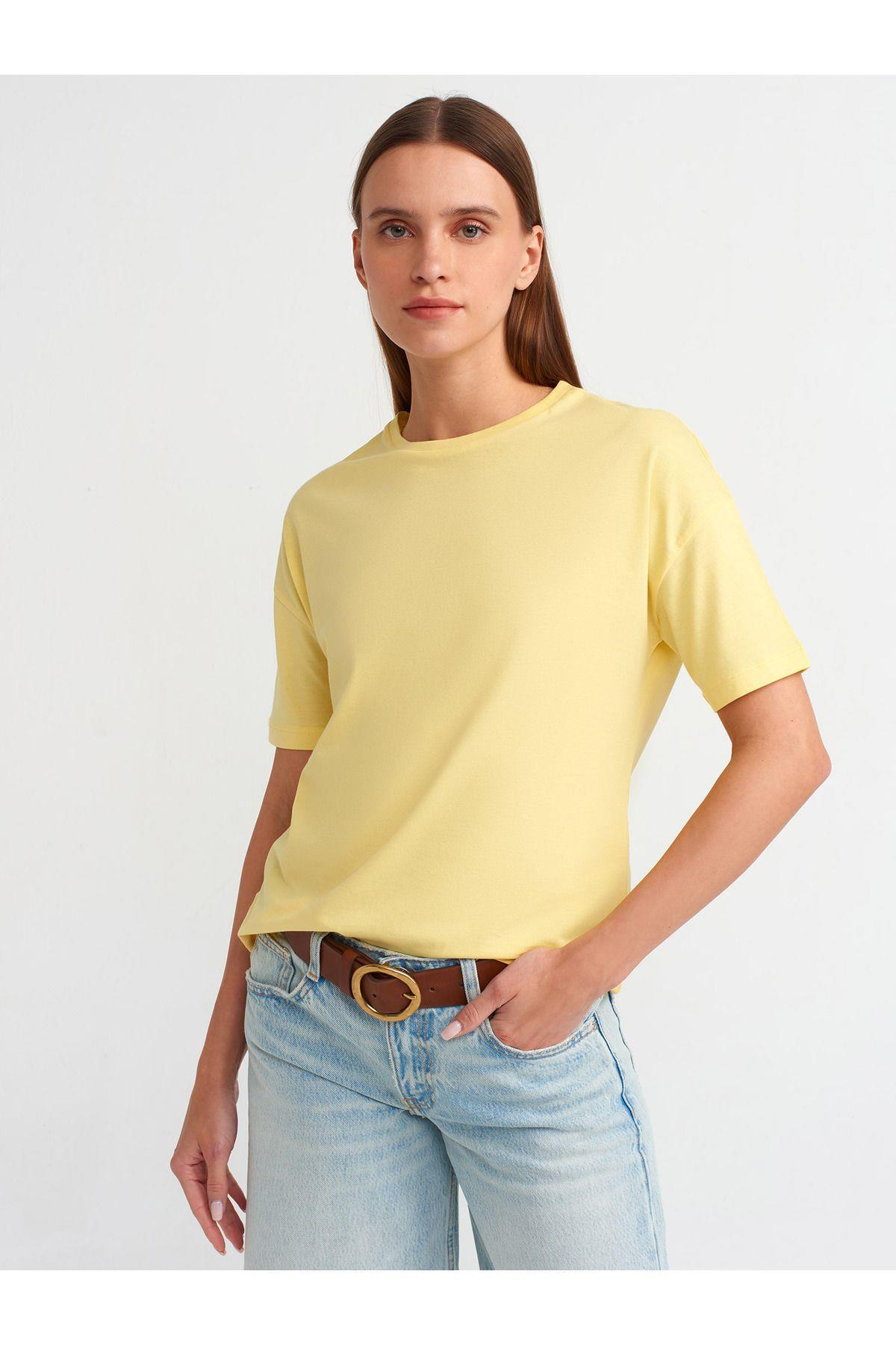 3683-bisiklet-yaka-basic-t-shirt-sari-c3358c.jpg