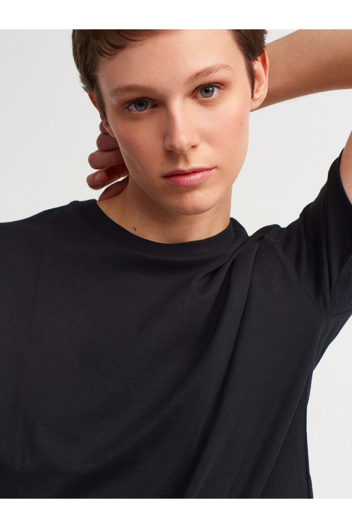 3683-bisiklet-yaka-basic-t-shirt-siyah-96f0-1.jpg