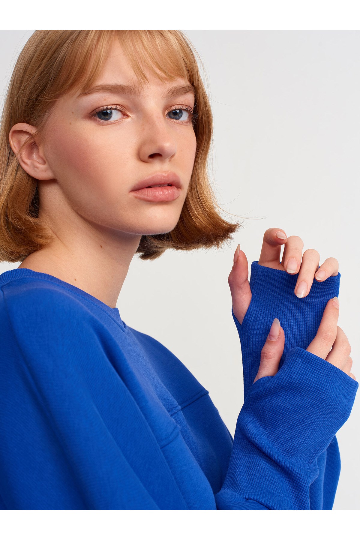 40111-oversize-sweatshirt-saks-03-f84.jpg