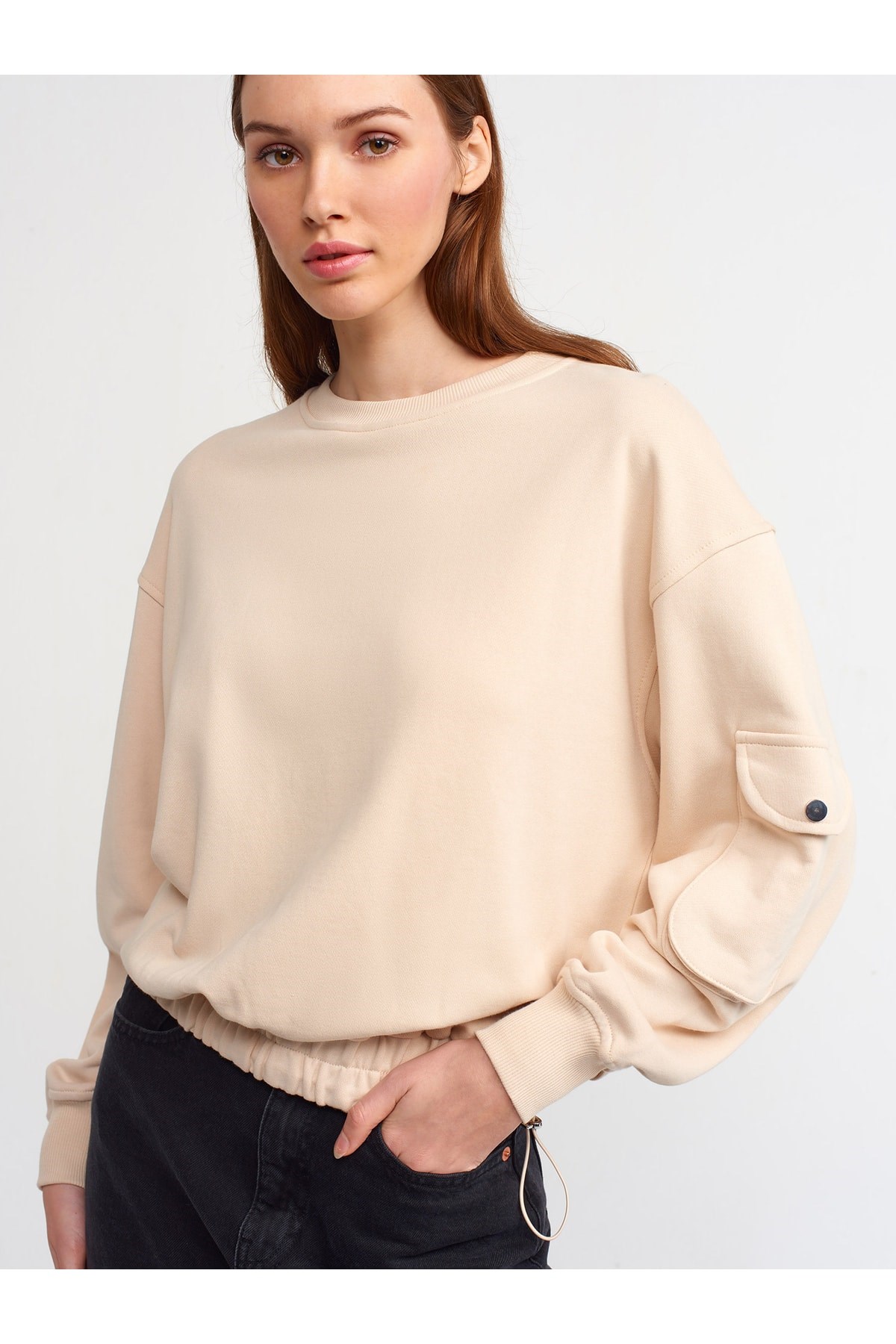 40114-cep-detayli-sweatshirt-bej-ef2921.jpg