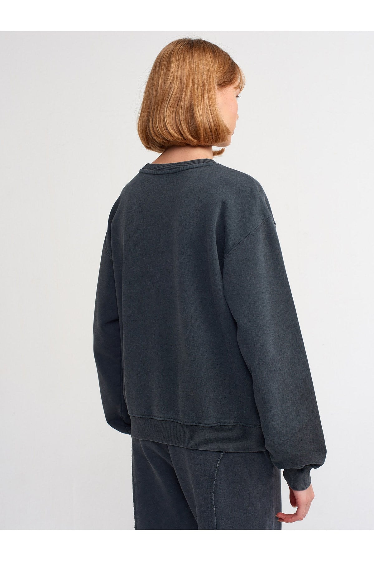 40144-bisiklet-yaka-sweatshirt-antrasi-7-bde1.jpg