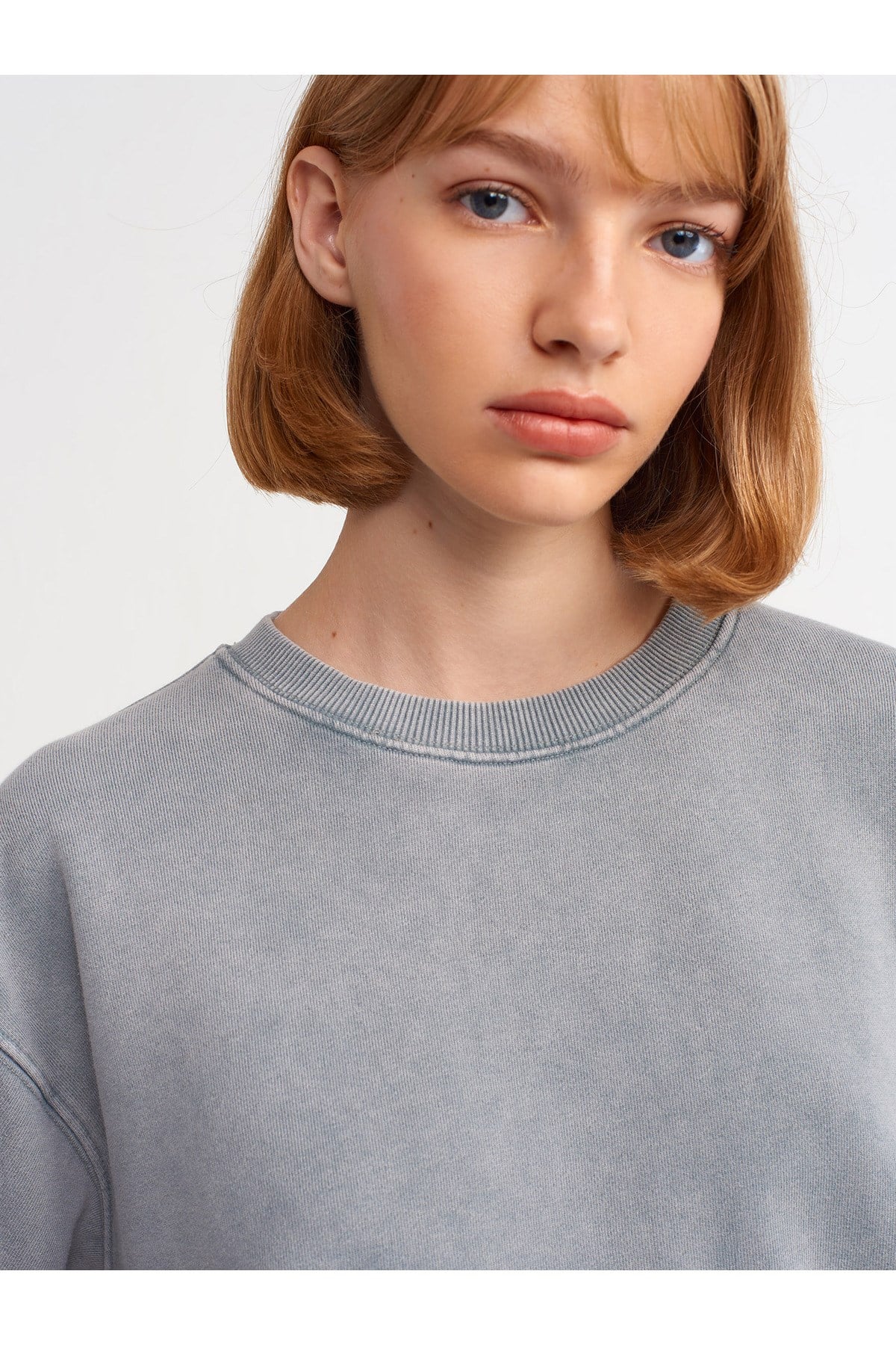 40144-bisiklet-yaka-sweatshirt-gri-ed9c7d.jpg