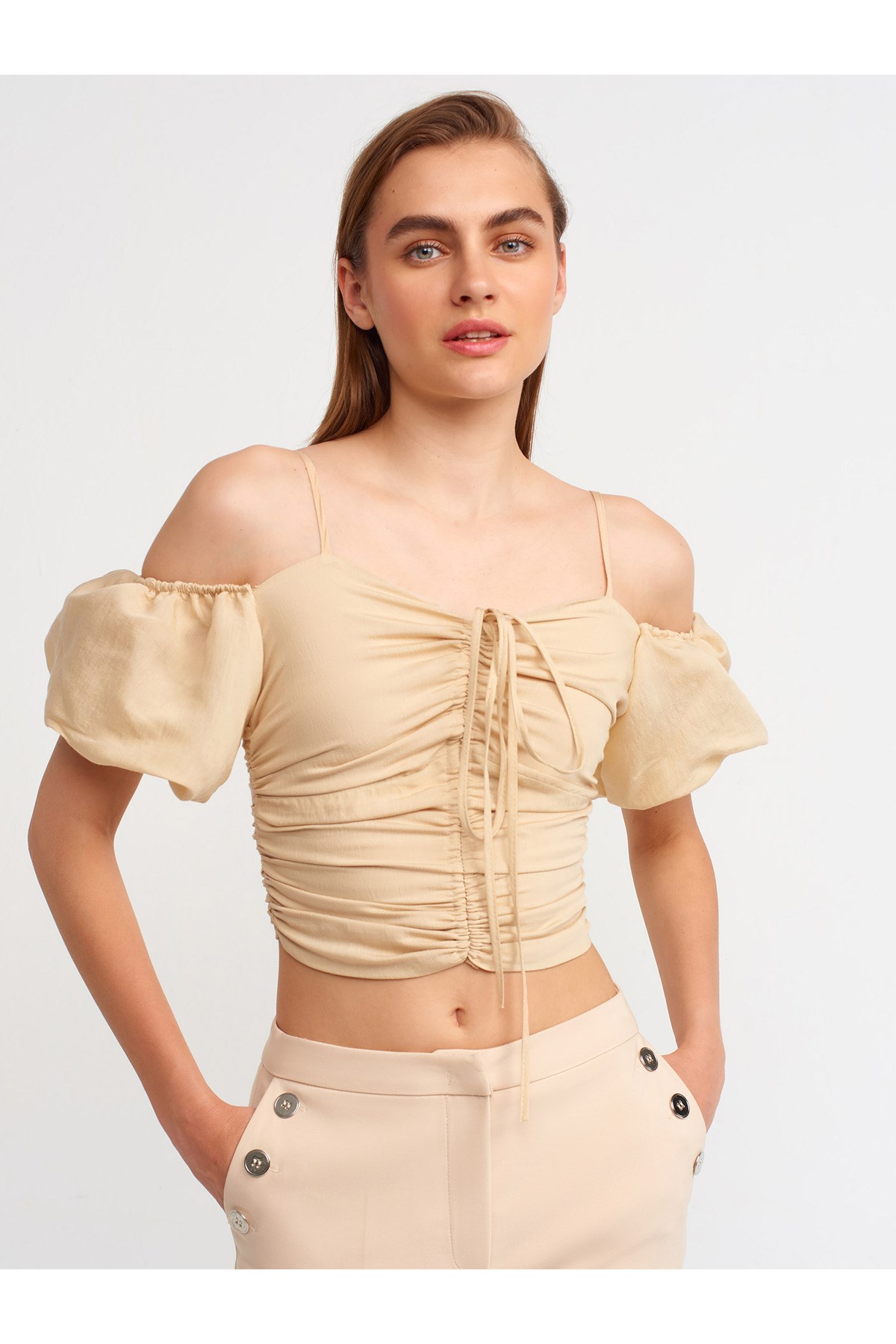 50154-balon-kollu-crop-top-bej-941-b4.jpg