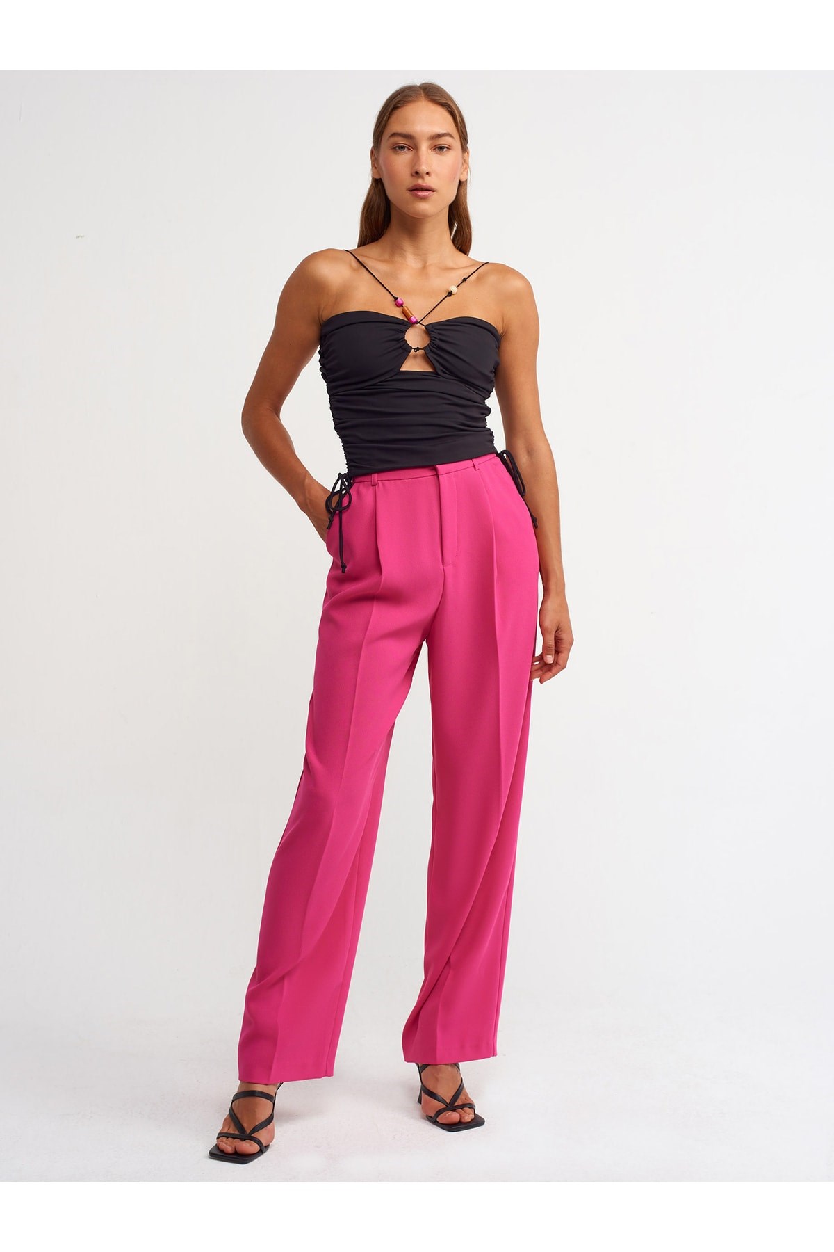 50161-boncuk-detayli-bluz-siyah-10b1c1.jpg
