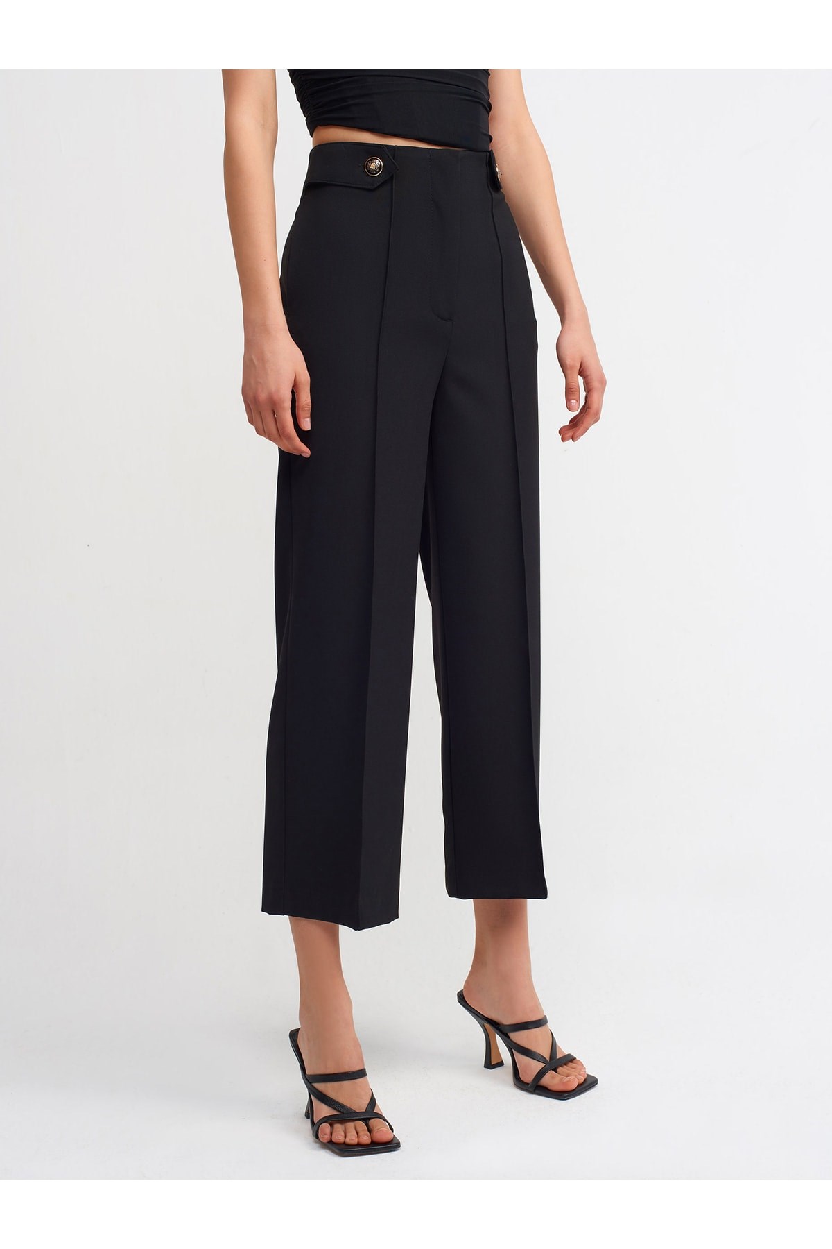 5026-dugme-detayli-pantolon-siyah-38f045.jpg