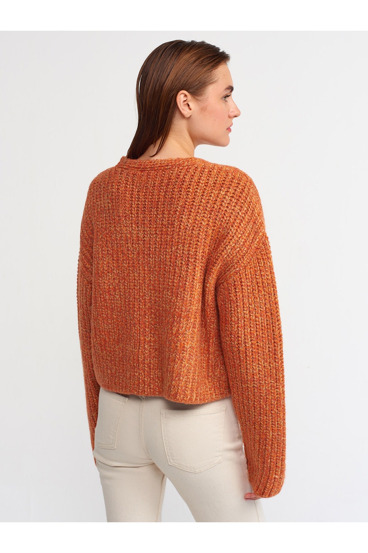60141-v-yaka-crop-triko-hirka-yanik-t-74858b.jpg
