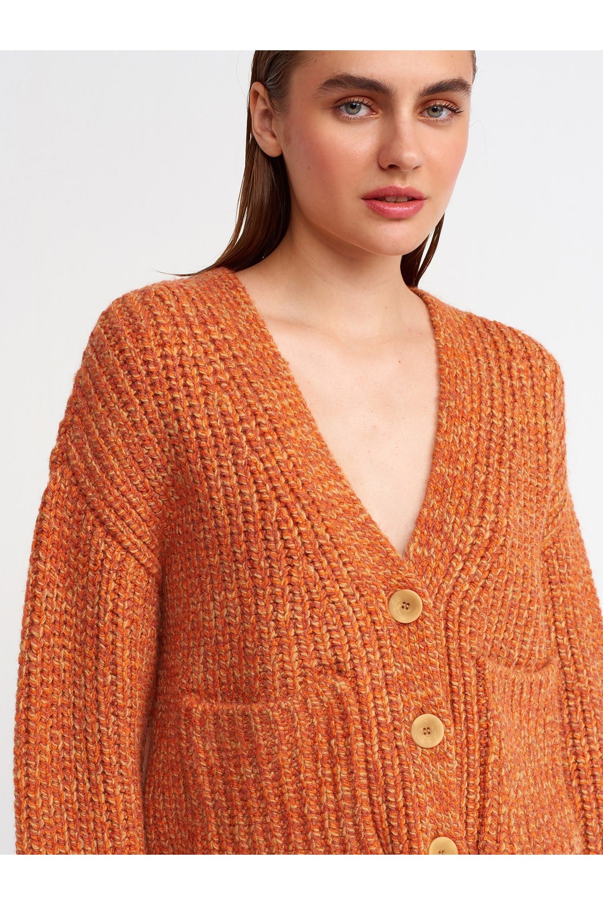 60141-v-yaka-crop-triko-hirka-yanik-t-ade-b1.jpg