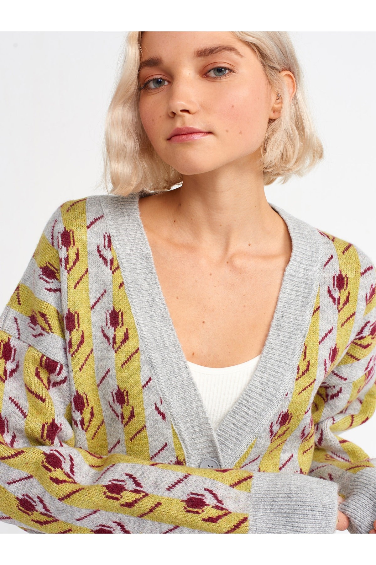 60146-v-yaka-triko-hirka-gri-1183a0.jpg