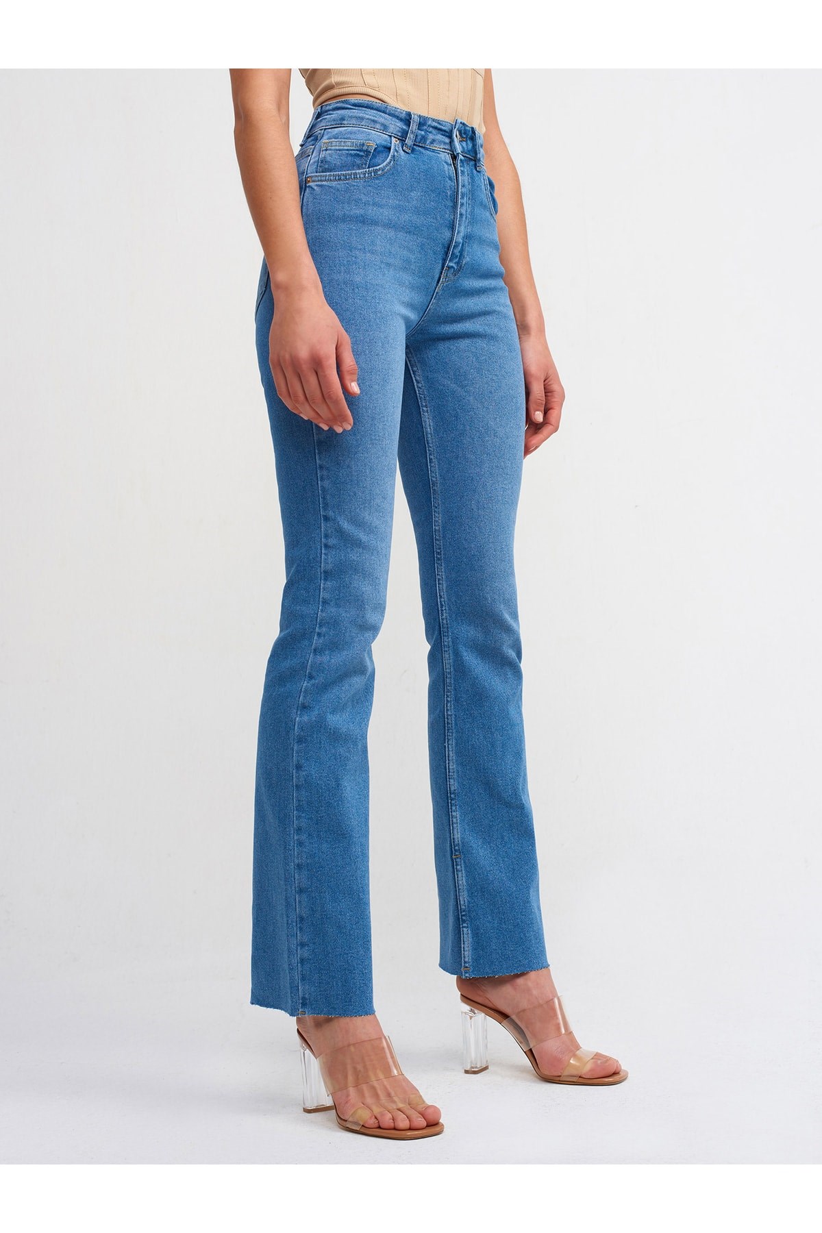 70250-yan-bolumu-kesik-flare-pantolon--8-403b.jpg