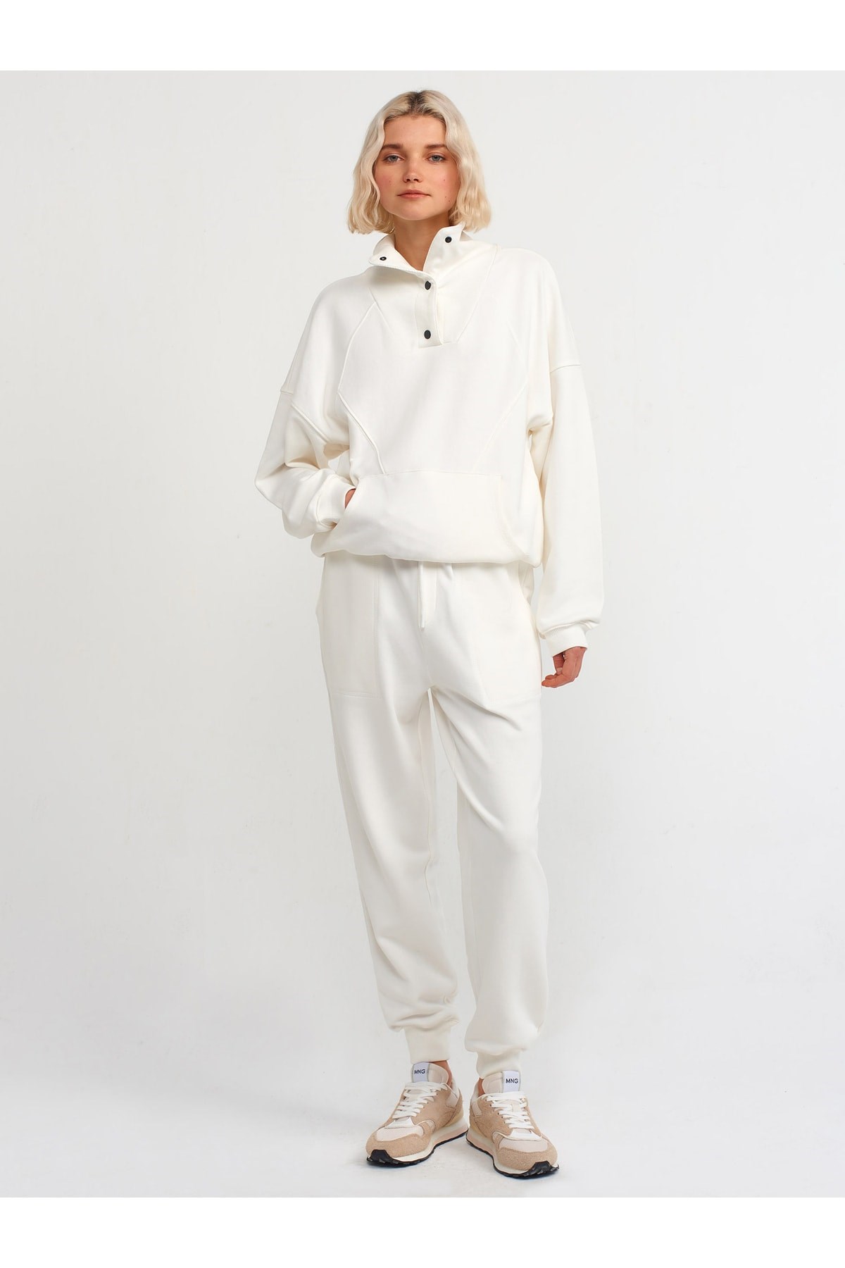70404-jogger-esofman-ekru-af-487.jpg