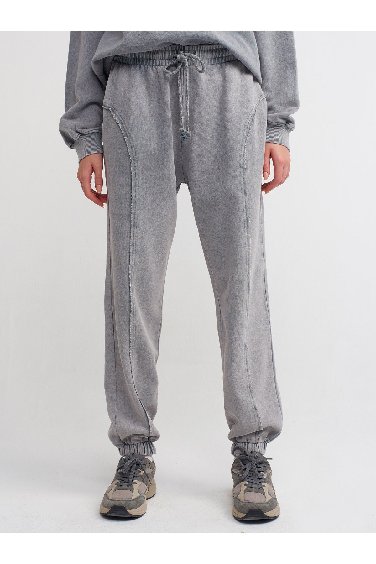 70472-yikama-efektli-jogger-gri-8e5fec.jpg