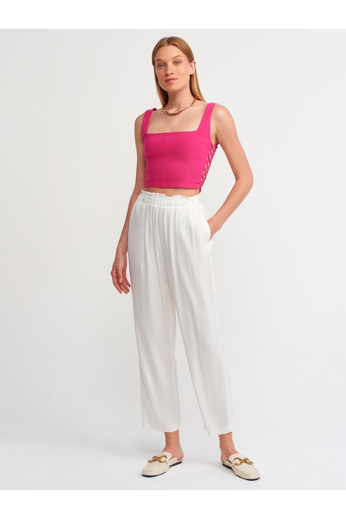 70547-beli-lastikli-kisa-pacali-pantol-db3682.jpg