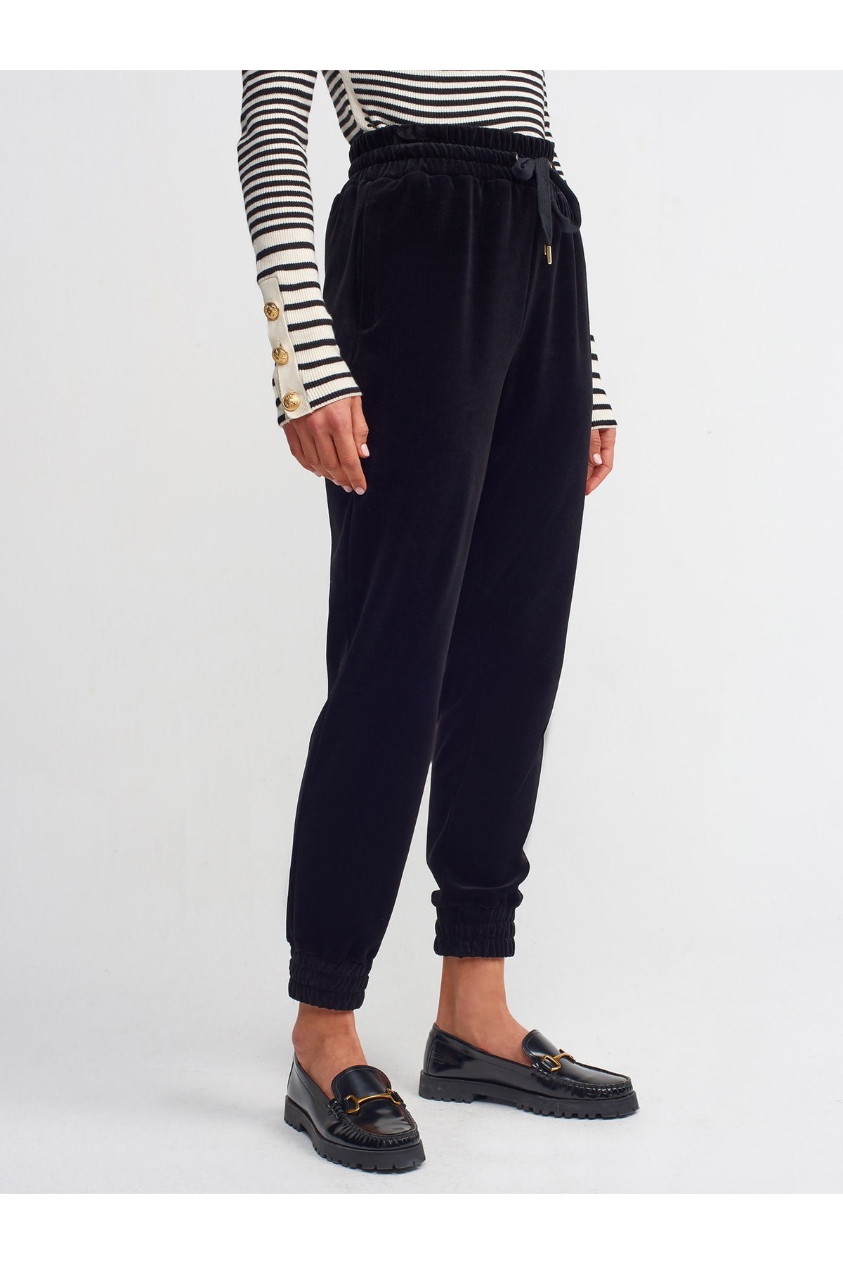 70642-jogging-fit-pantolon-siyah-3-4eaa.jpg