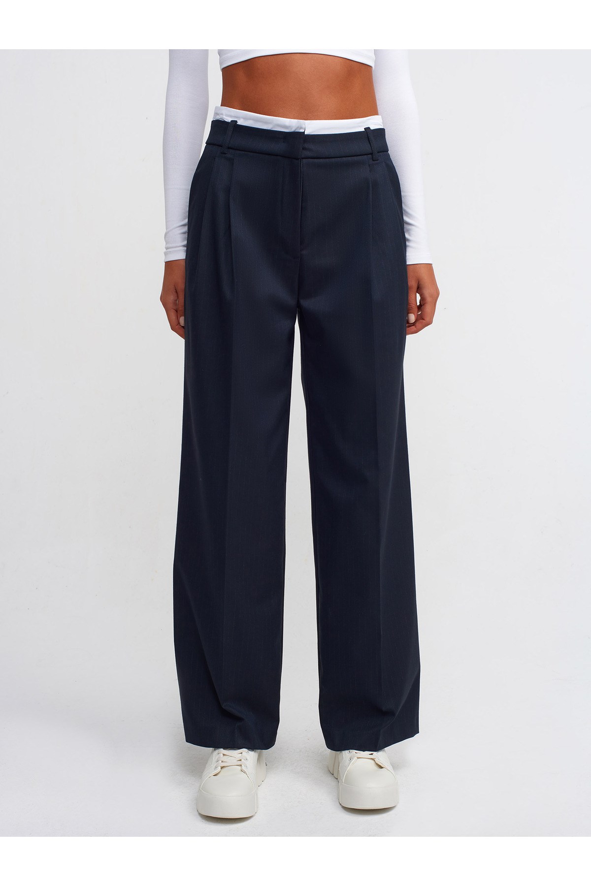 71222-kontras-kemerli-pileli-pantolon--3e82e2.jpg