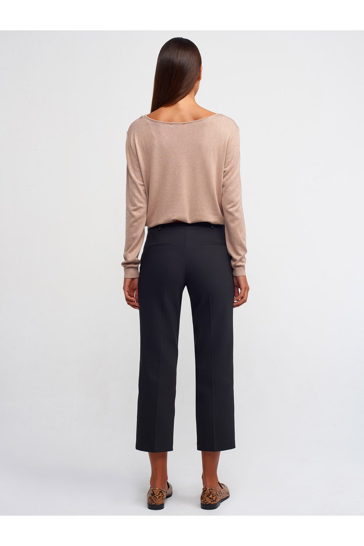 71232-kemerli-duz-fit-pantolon-siyah-80d-d5.jpg