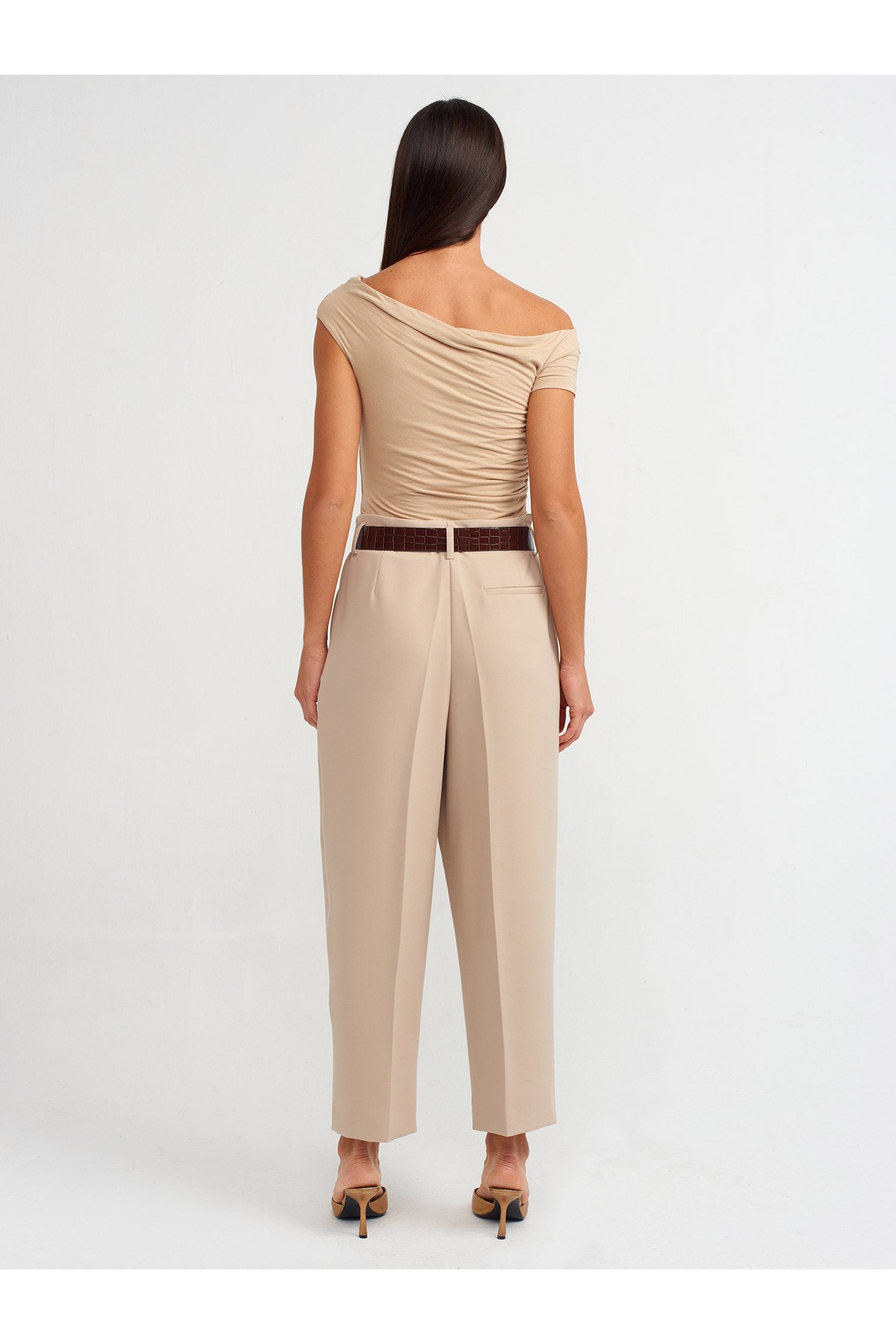 71297-kemerli-havuc-fit-pantolon-bej-5c-b51.jpg