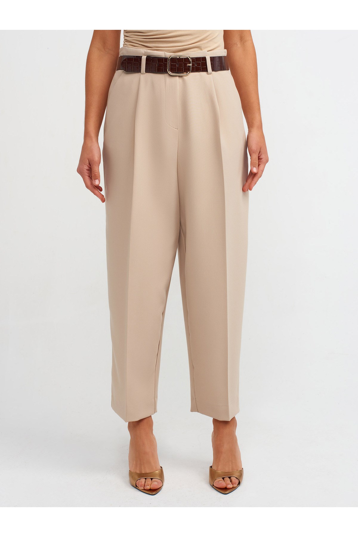 71297-kemerli-havuc-fit-pantolon-bej-73-930.jpg