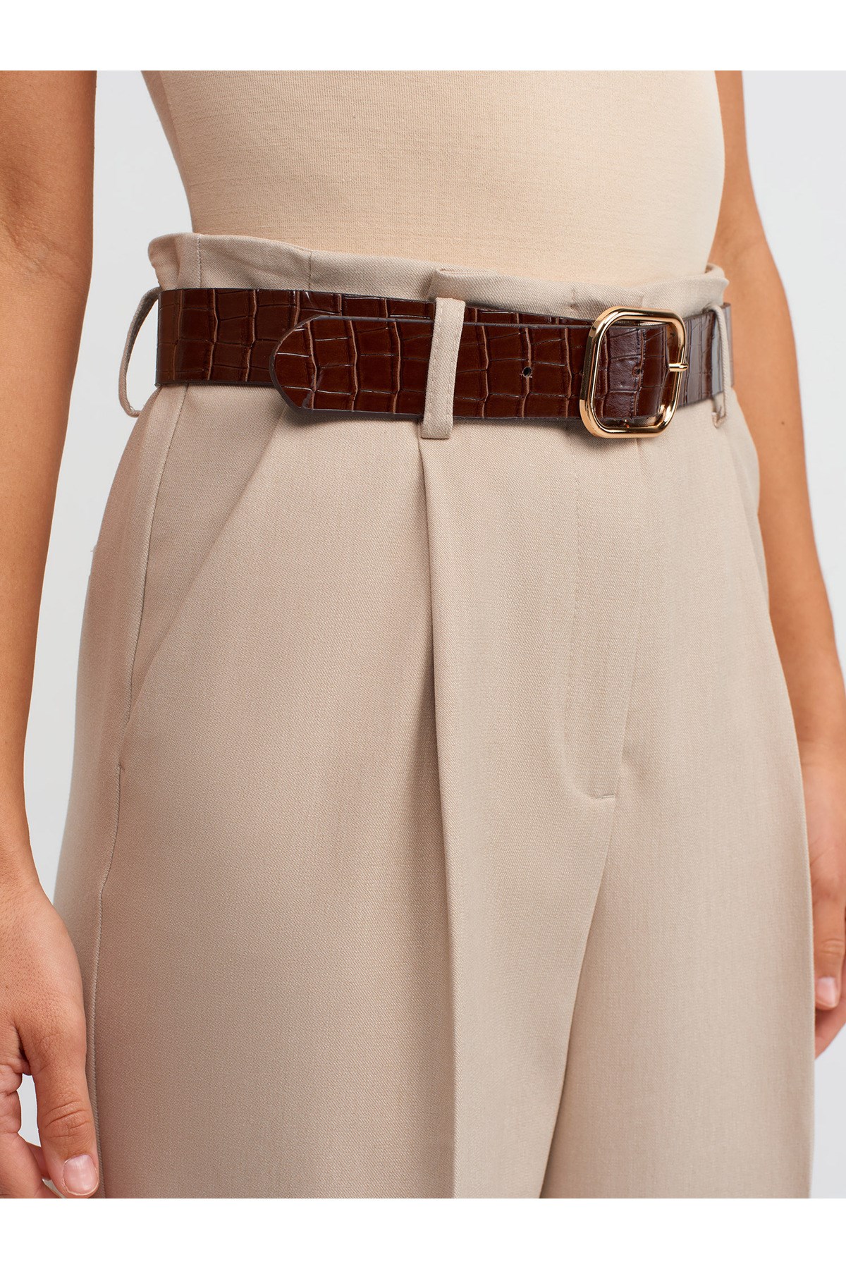 71297-kemerli-havuc-fit-pantolon-tas-538895.jpg