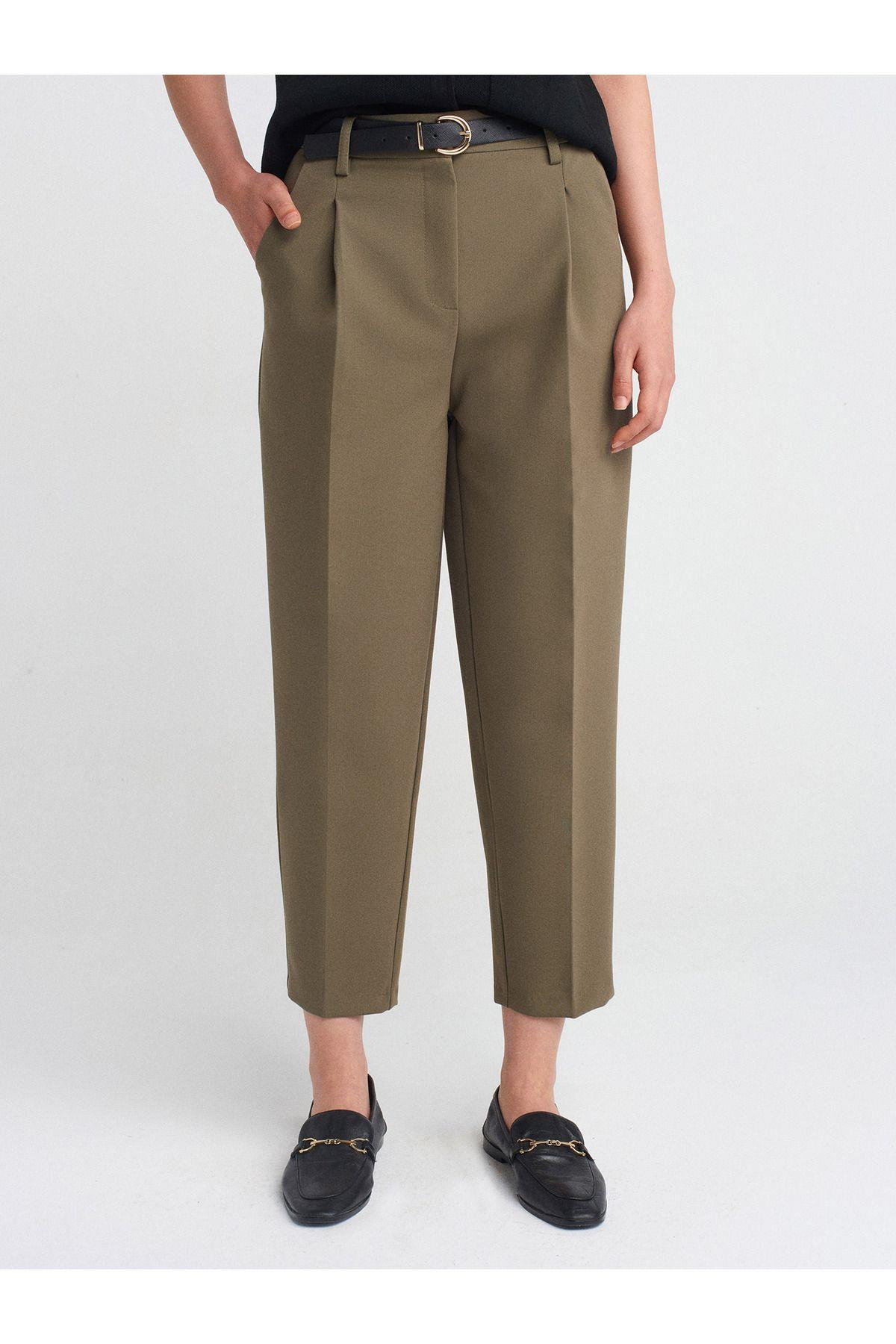 71533-kemerli-havuc-fit-pantolon-yesil-92b2-9.jpg