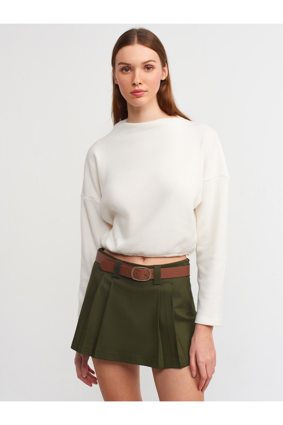 80729-kemerli-mini-sort-etek-haki-6162-2.jpg