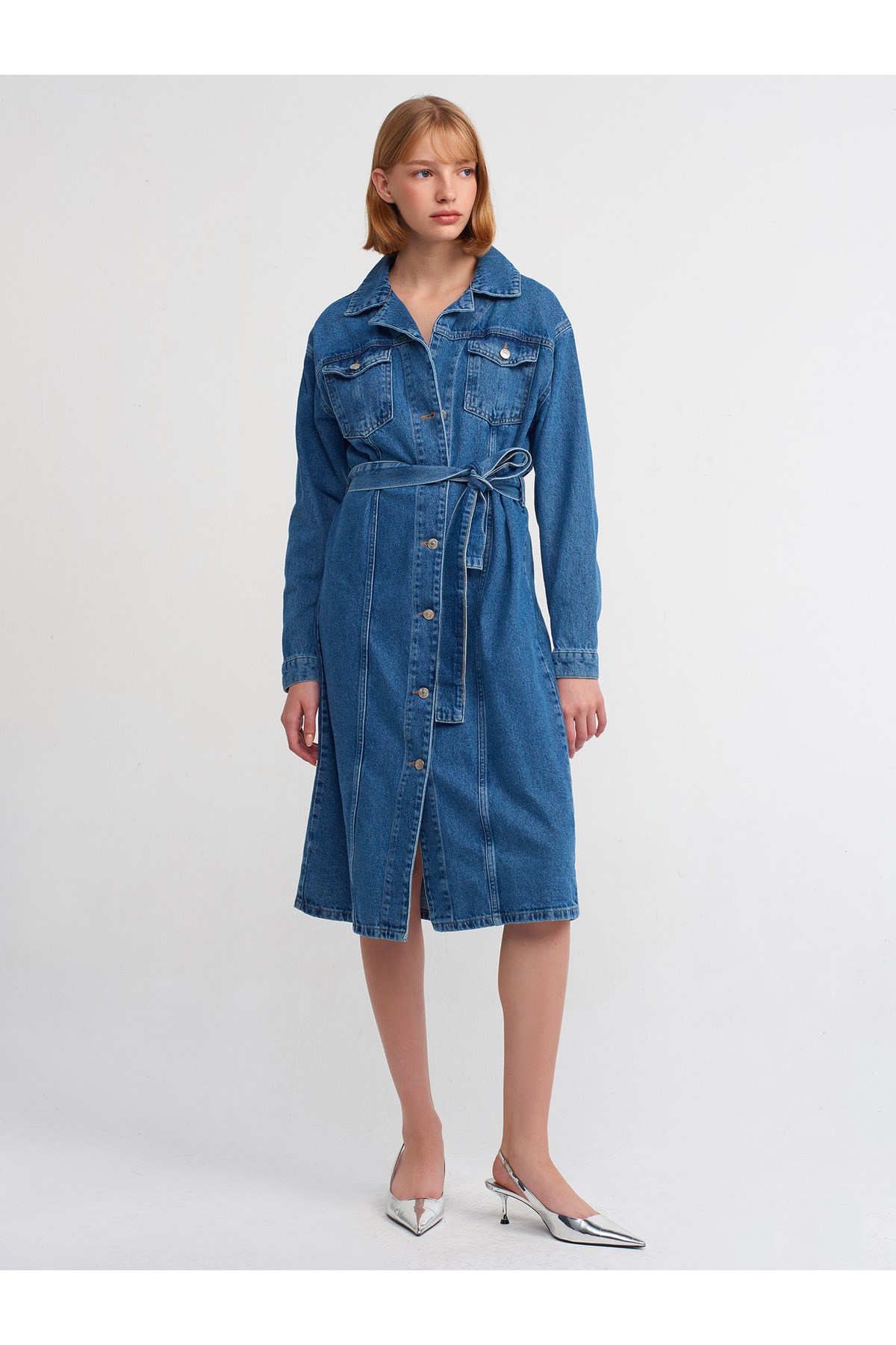 90530-kemerli-uzun-denim-elbise-mavi-fad-47.jpg