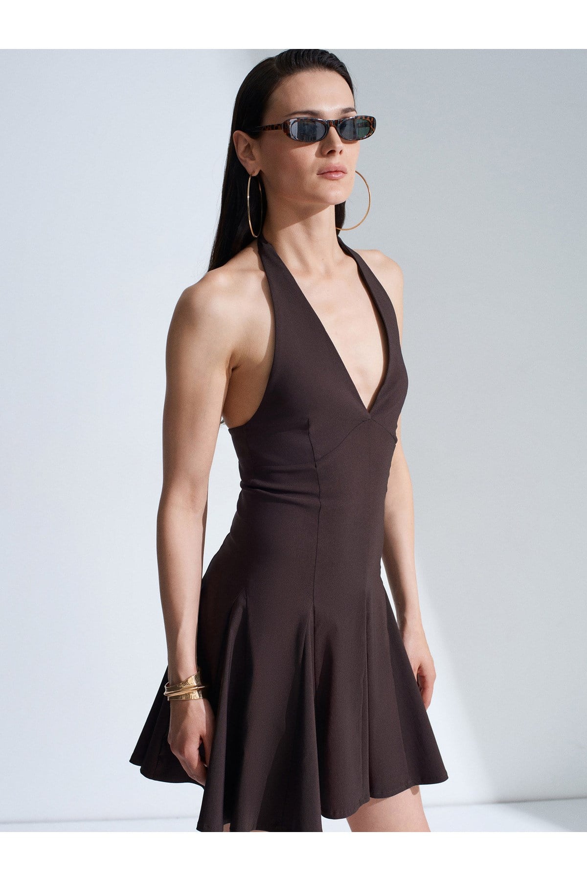 91633-halter-yaka-mini-elbise-koyu-kah--a1e9-.jpg