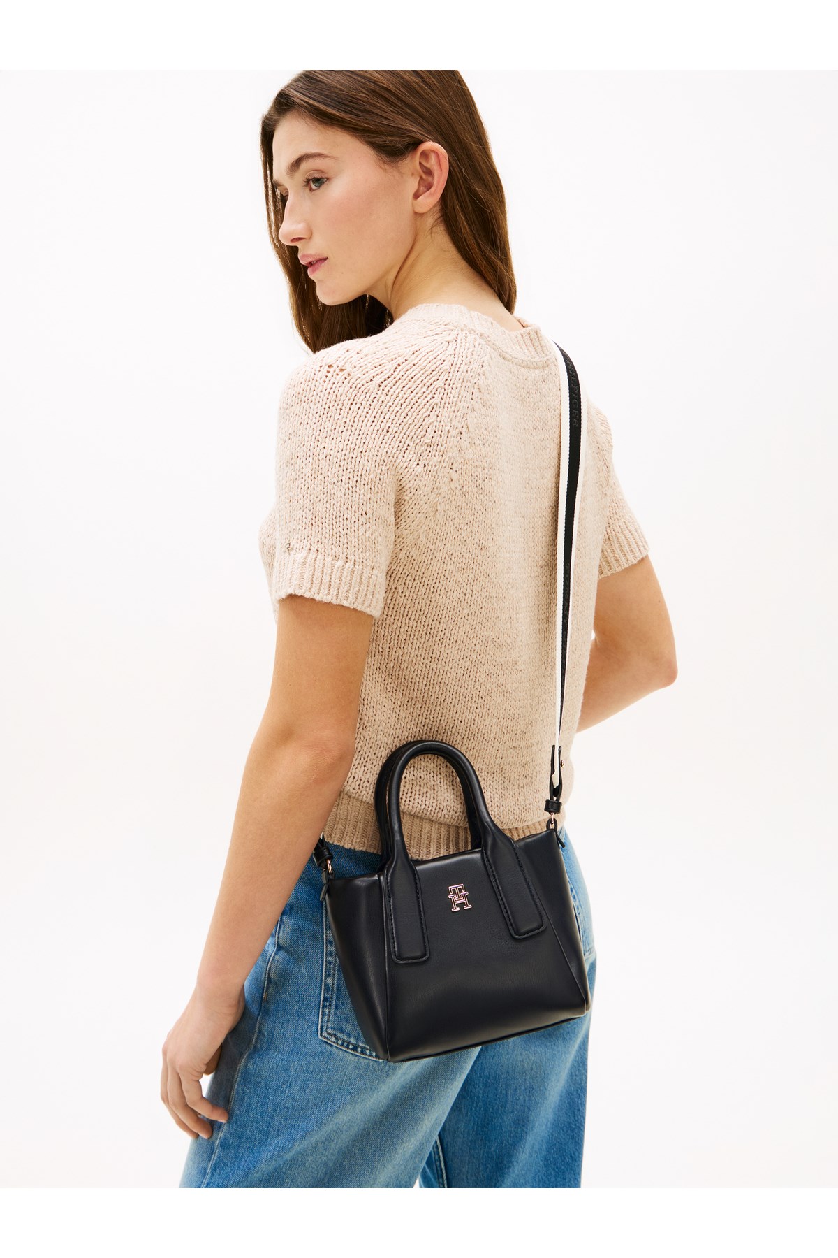 aw0aw18371-bds-0-th-essential-mini-tot-45cf-b.jpg