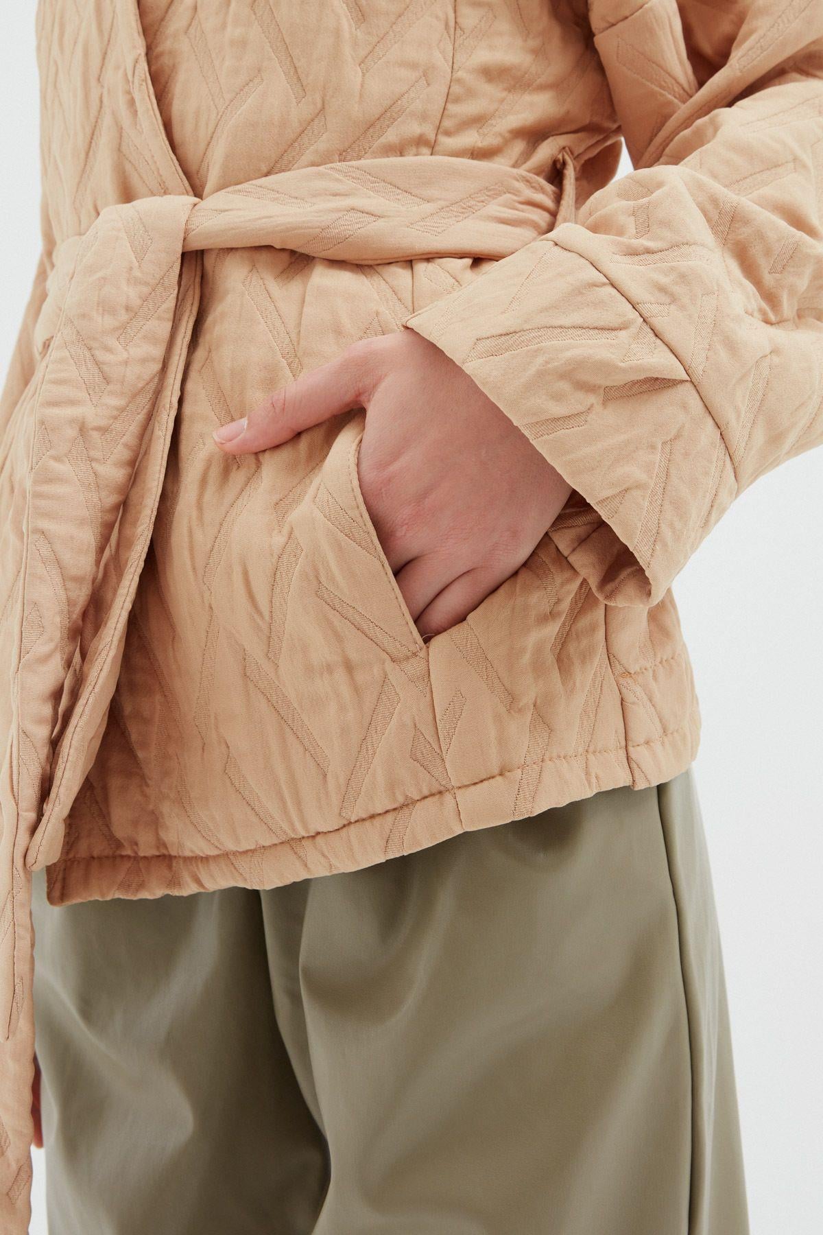 baglamali-kapitone-ceket-camel-e-412d.jpg