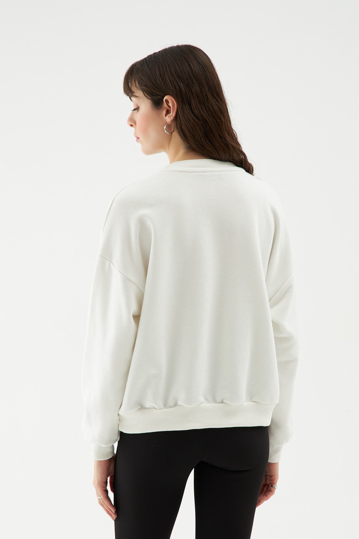baskili-oversize-sweatshirt-beyaz-1b36a9.jpg