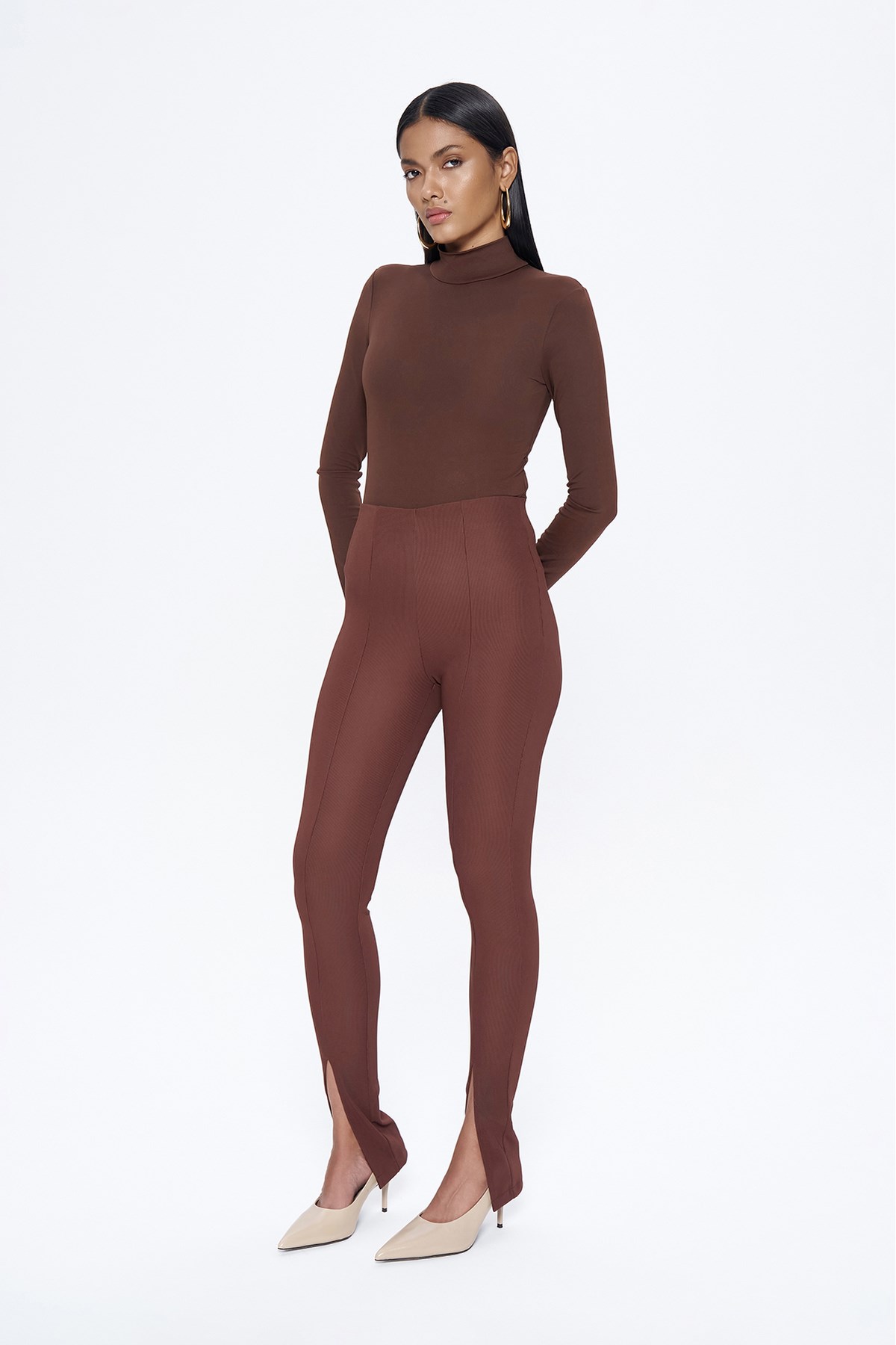 beli-lastikli-yirtmacli-pantolon-kahve-9884-4.jpg