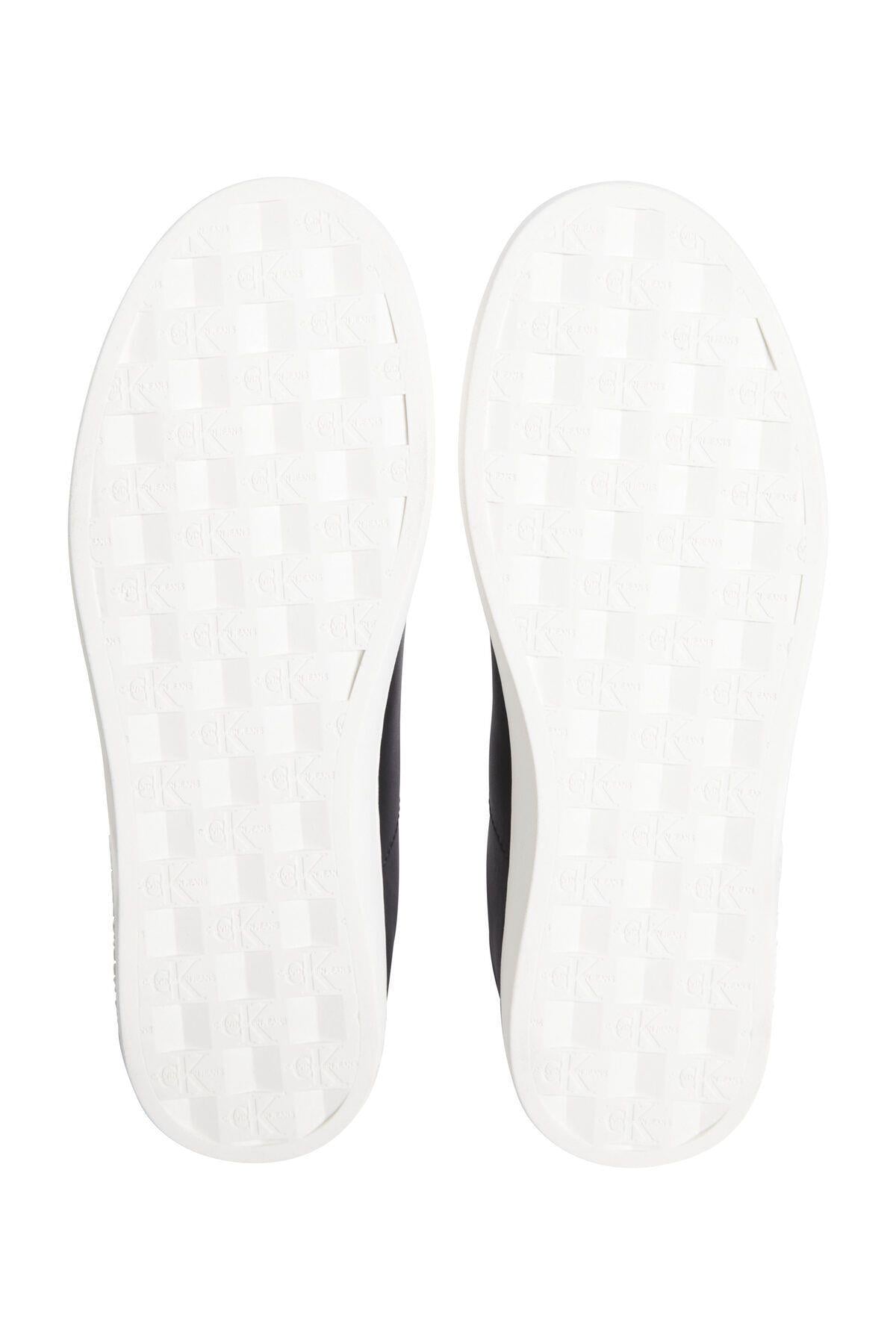 black-low-top-yw0yw01444-9eef-a.jpg