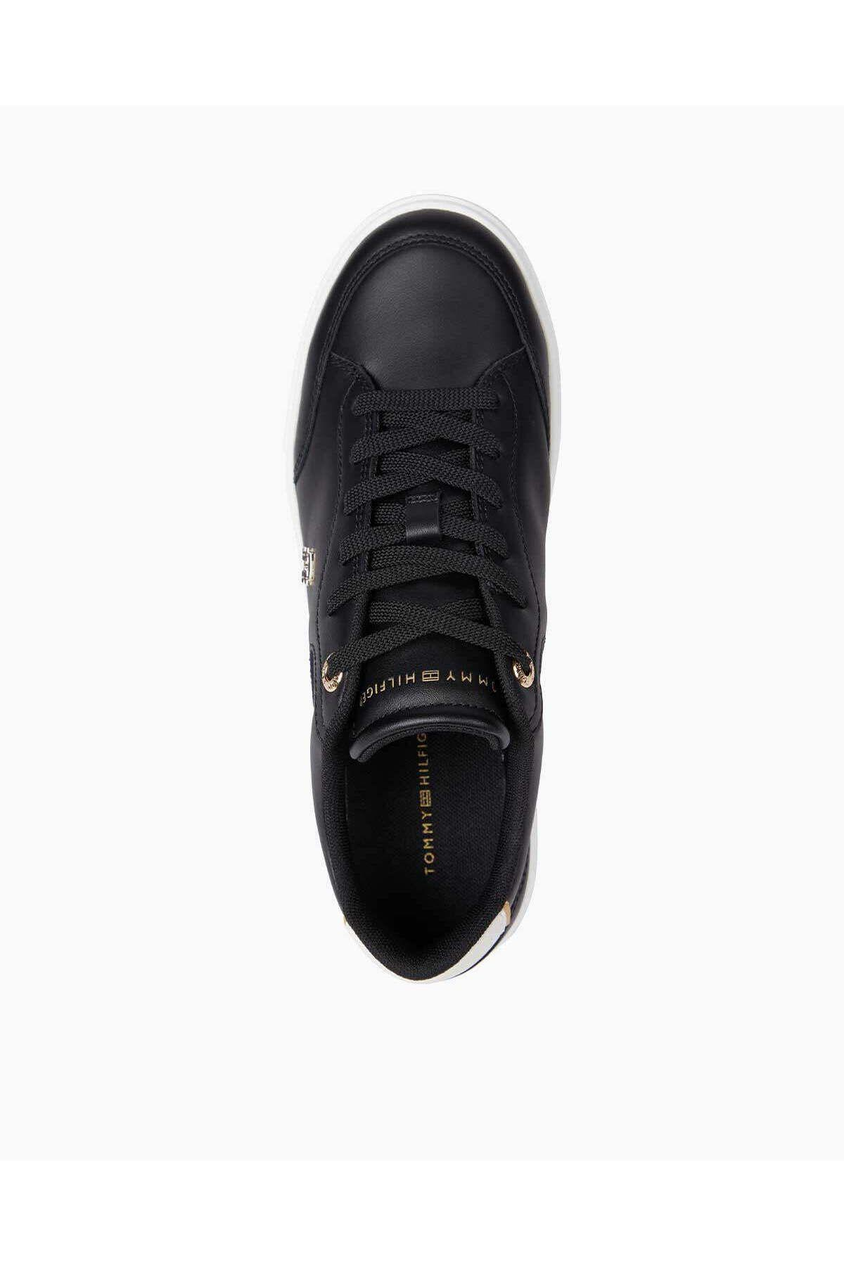 chic-court-sneaker-8f6a0a.jpg