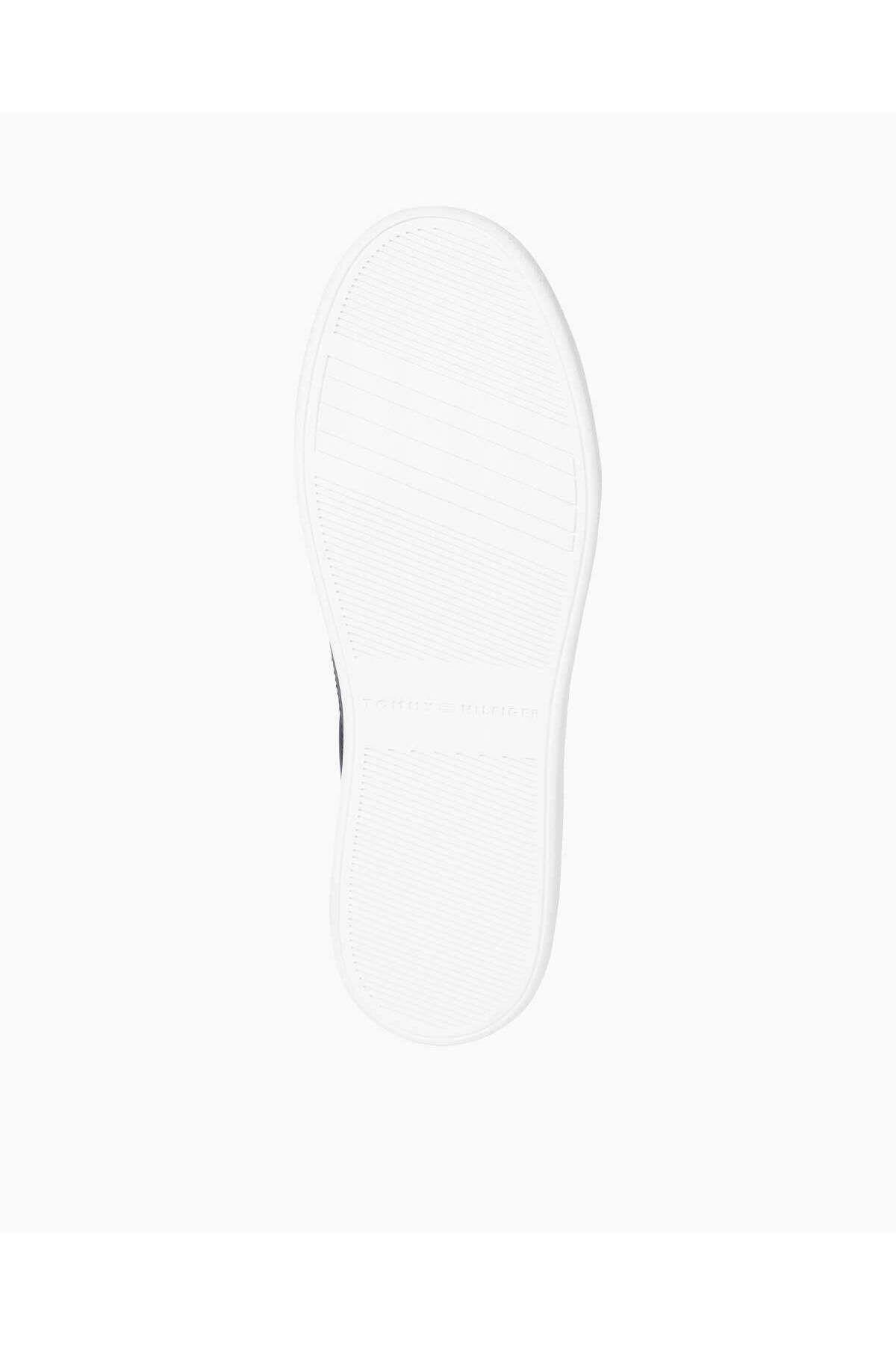 chic-court-sneaker-abe626.jpg