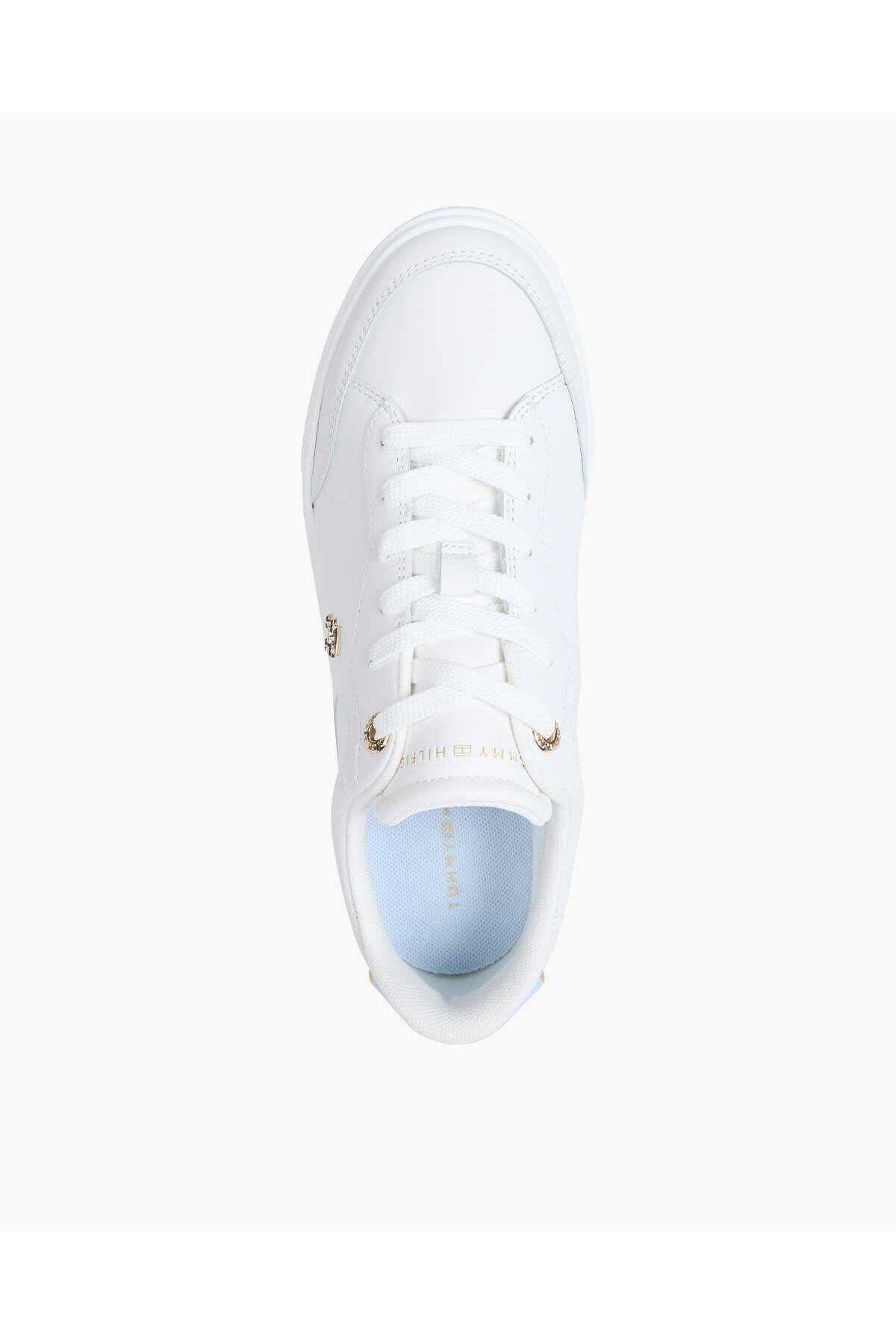 chic-court-sneaker-d786df.jpg